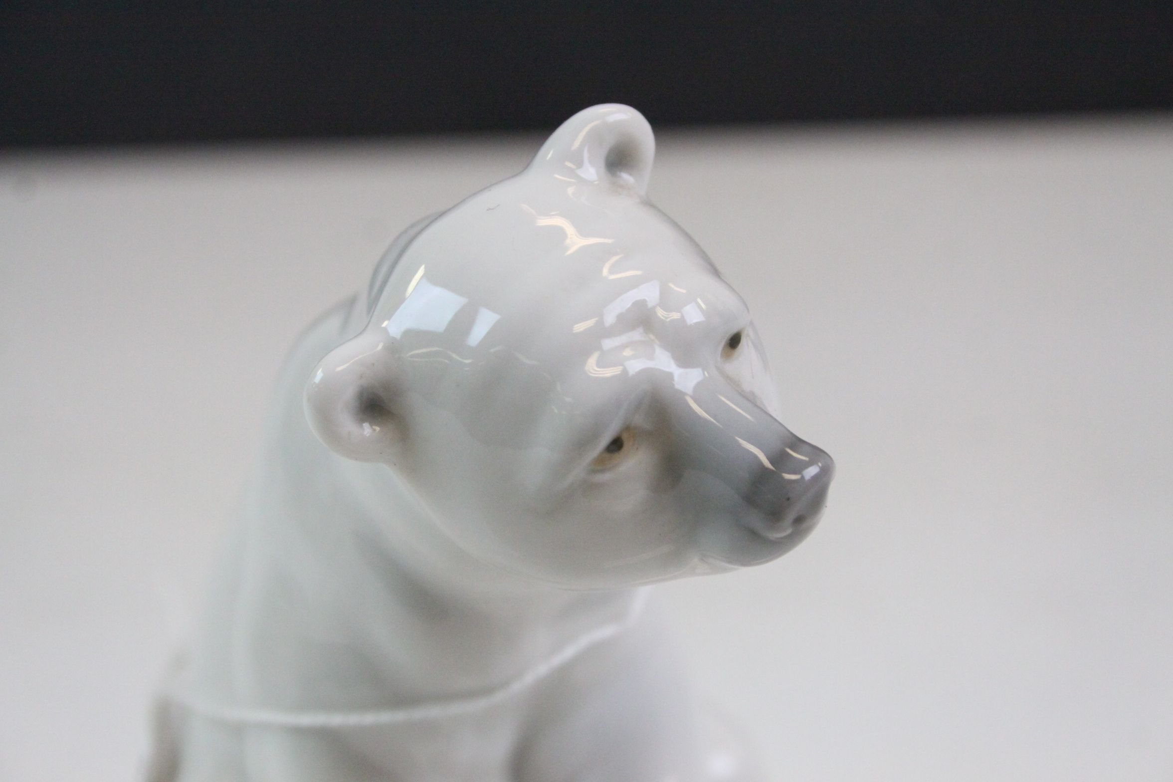 Lladro figure of a polar bear - Image 2 of 3