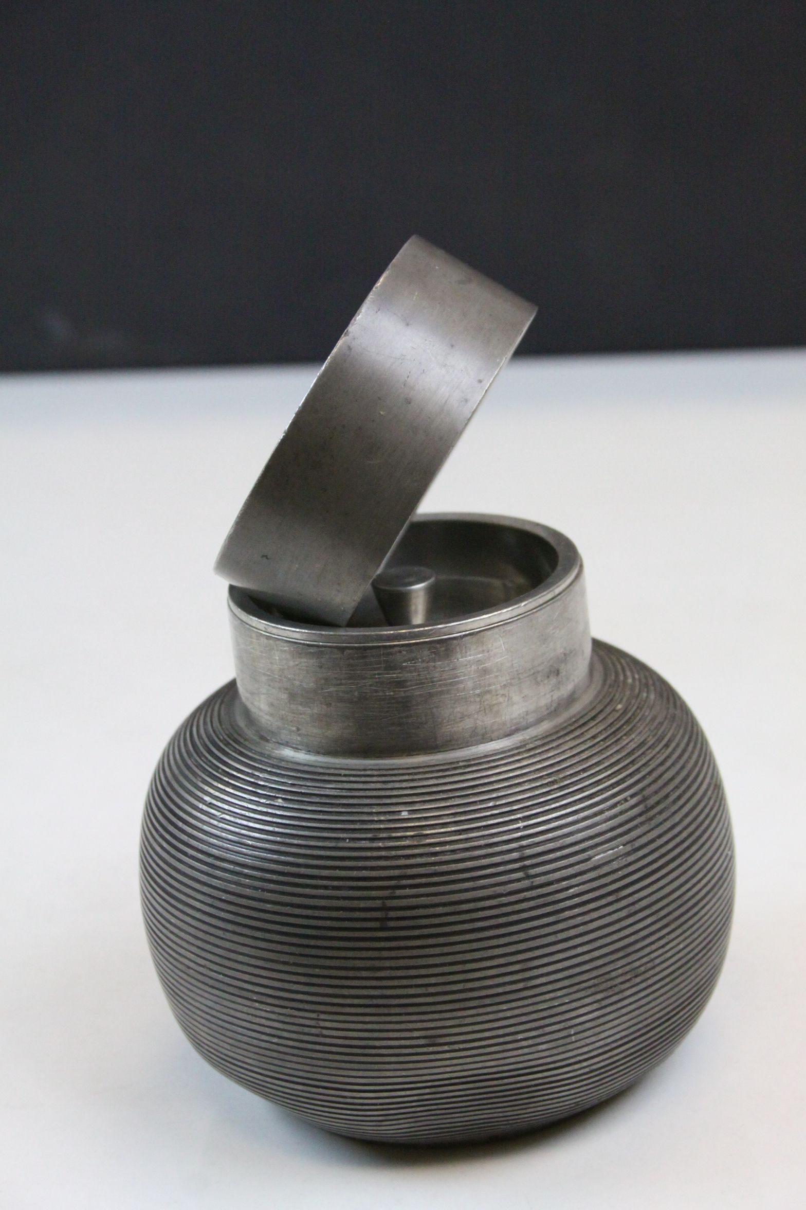 Pewter tea caddy of spherical reeded form, complete with interior lid and cover, height - Image 2 of 4