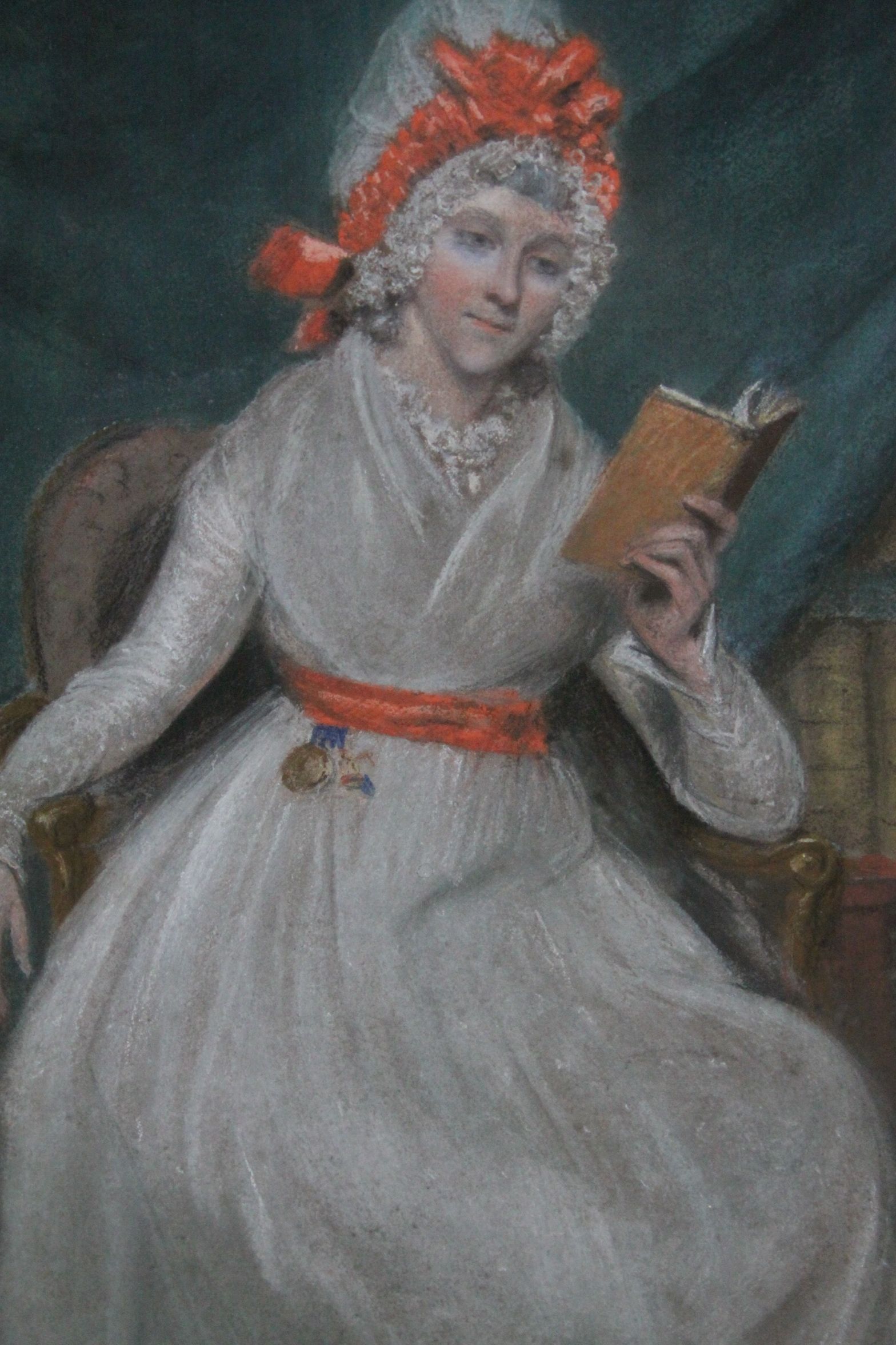 Gilt framed Pastel on canvas of a seated Lady reading a Book, image approx 52 x 38cm - Image 3 of 3