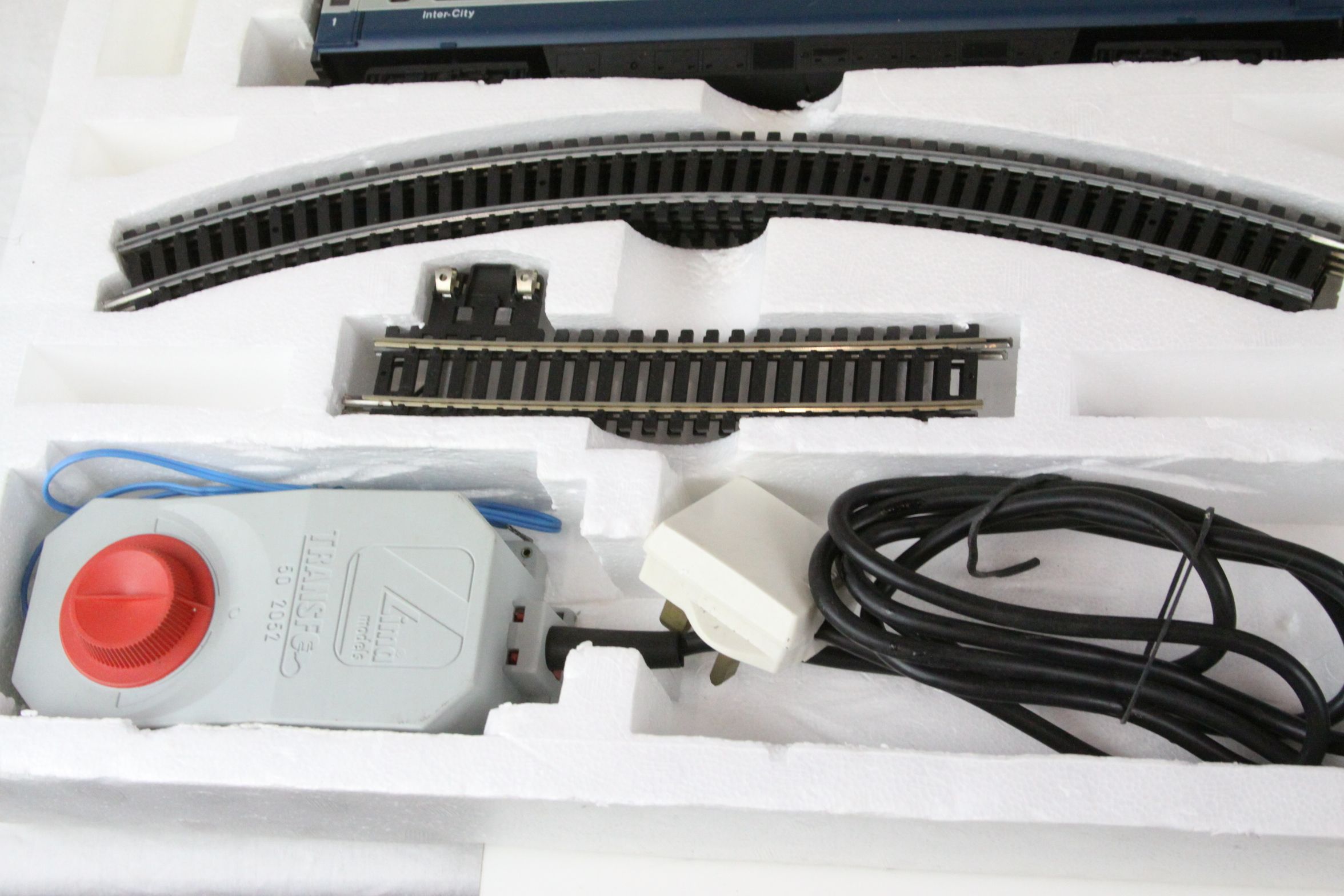 Boxed Lima 107056 InterCity 125 train set with engines and rolling set, appears complete - Image 3 of 5