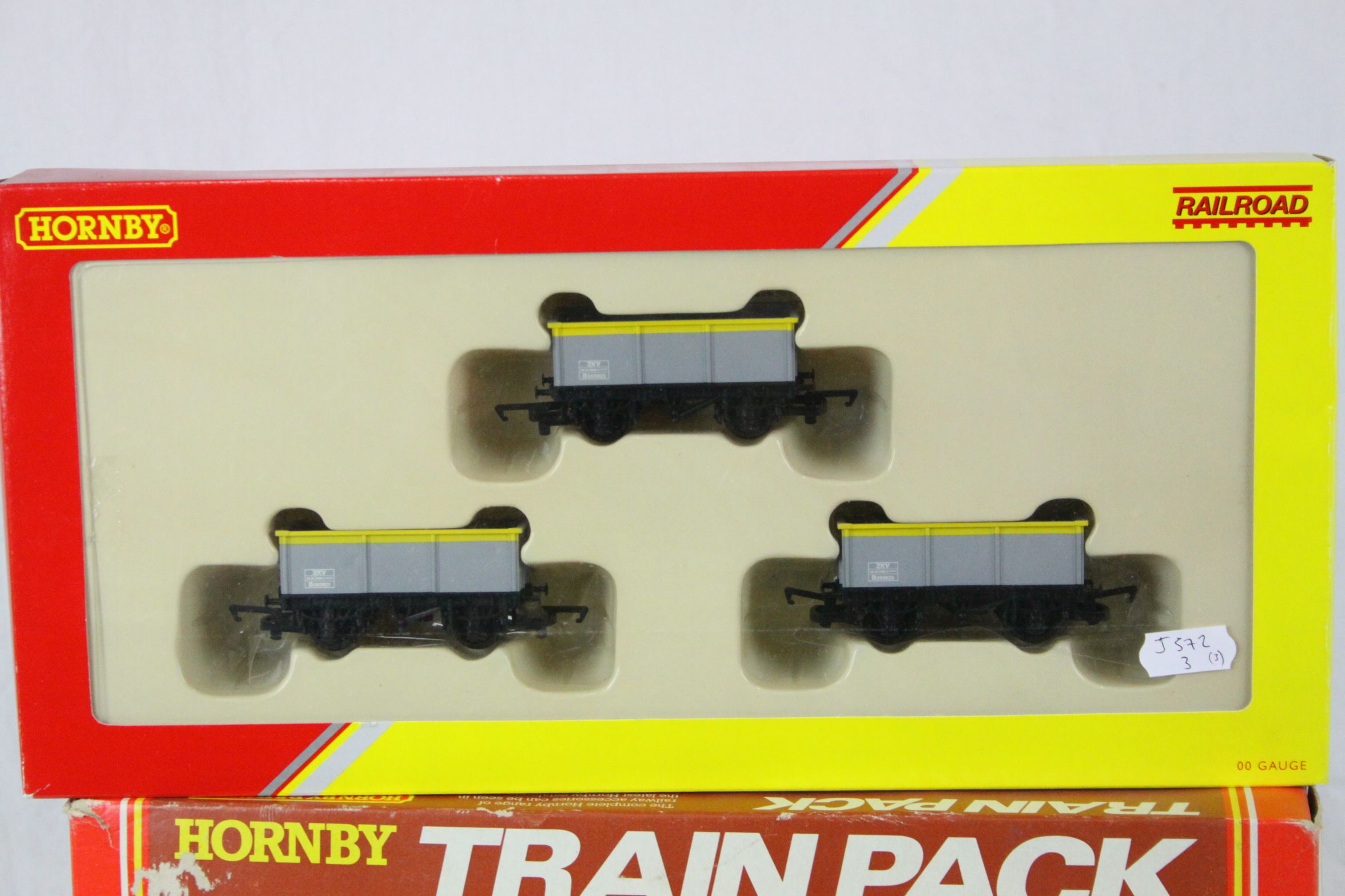 Boxed Hornby OO gauge R397 BR Inter City 125 High Speed Train Pack (split to box window) plus - Image 2 of 4