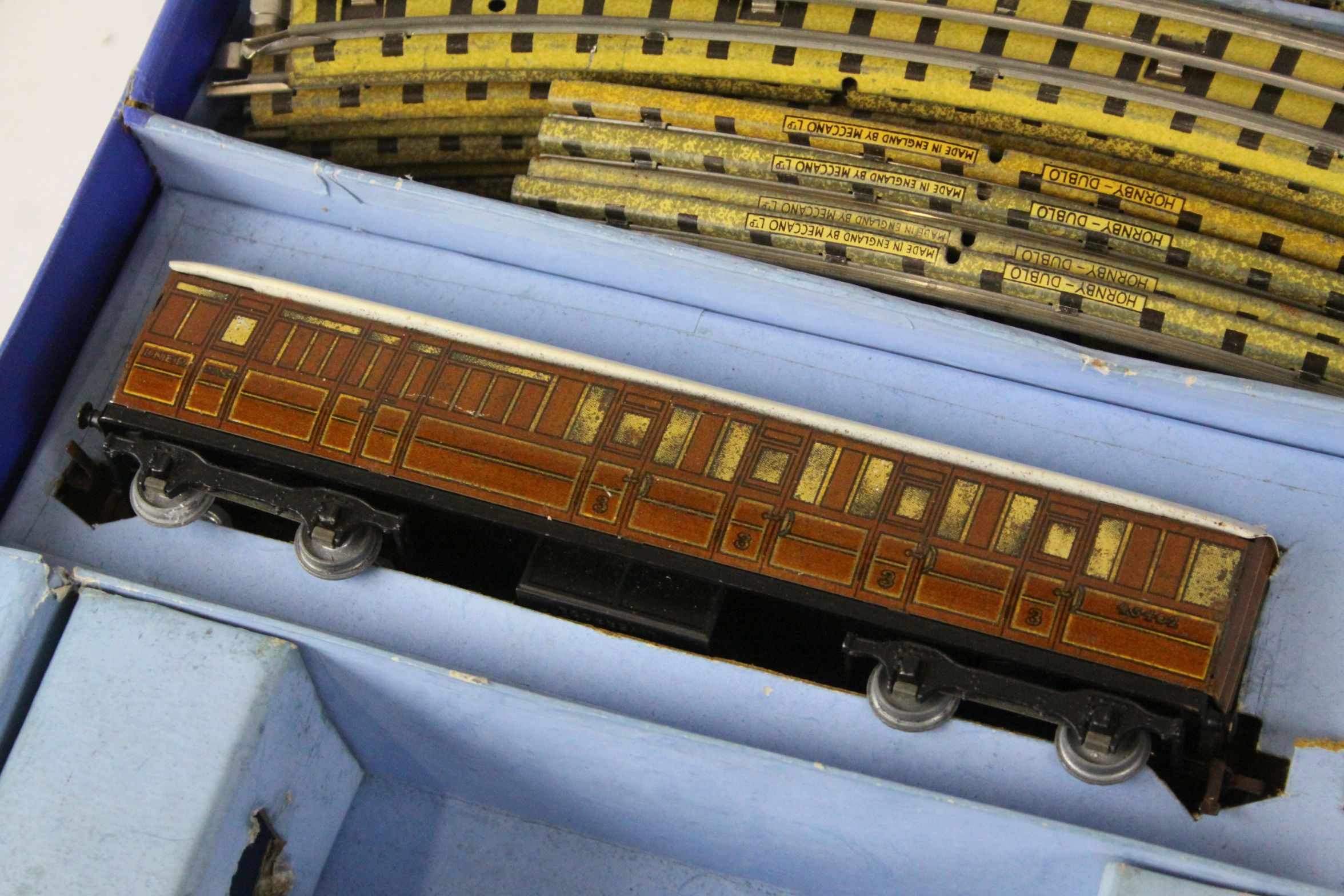 Boxed Hornby Dublo EDP1 Passenger Train Set with Sir Nigel Gresley locomotive (play worn), rolling - Image 7 of 12