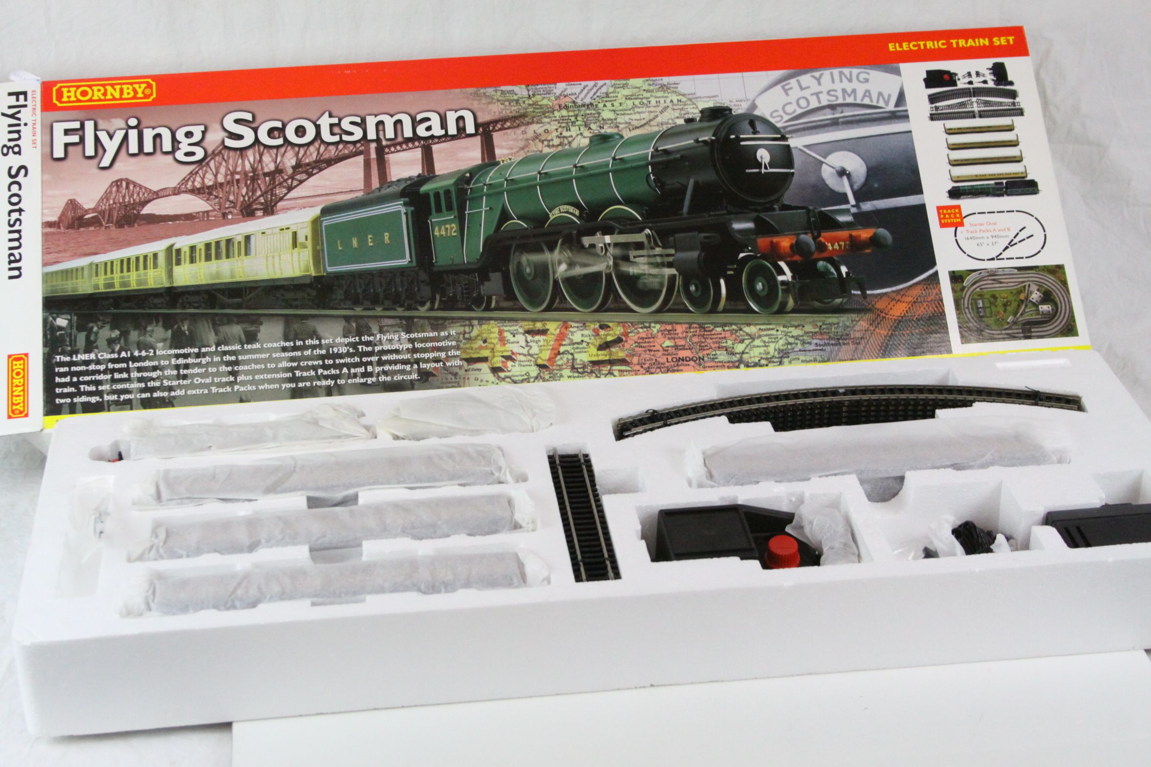 Boxed Hornby OO gauge R1039 Flying Scotsman train set complete and within original paper, with outer - Image 3 of 5