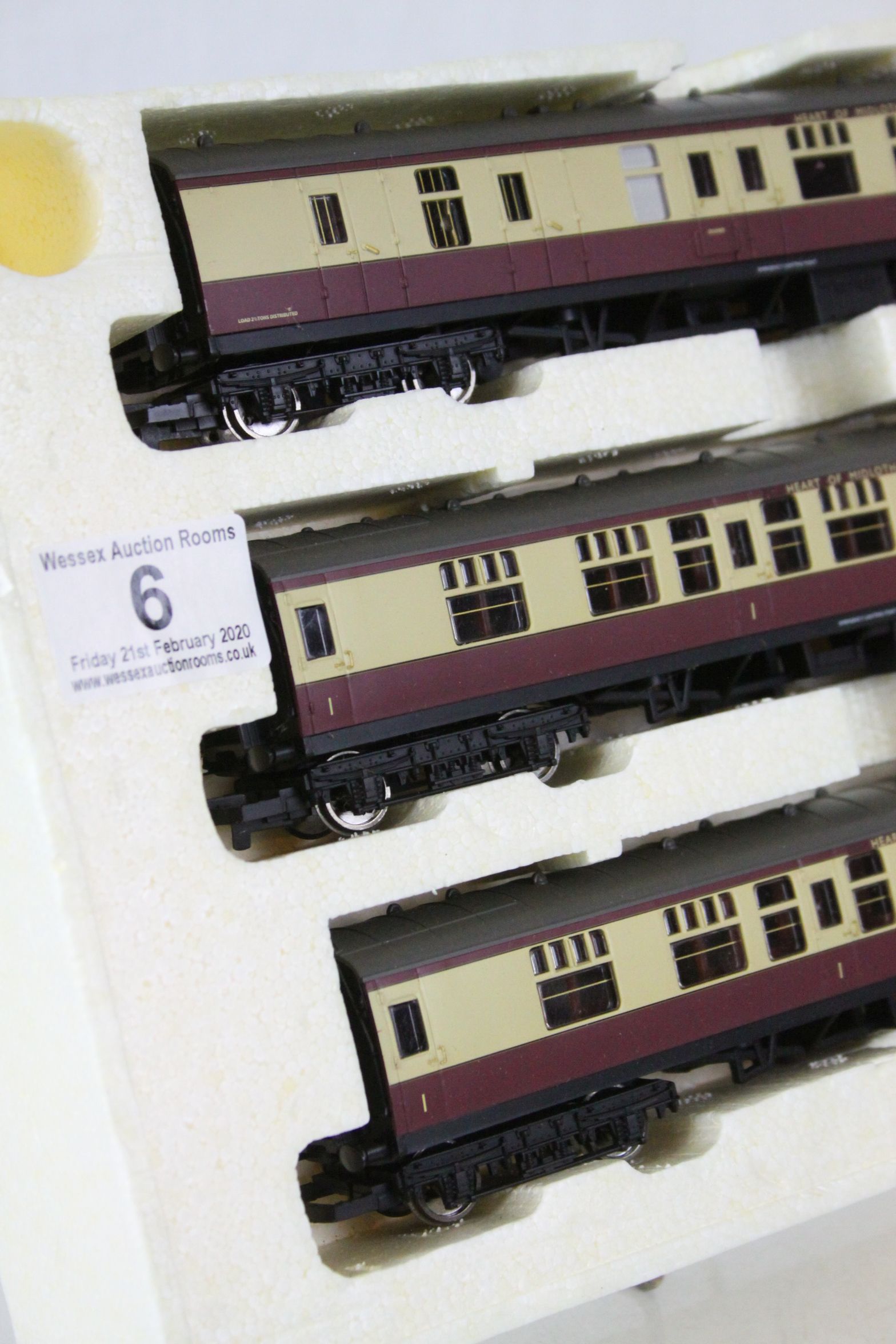 Set of three Hornby OO gauge Heart of Midlothian coaches in original polystyrene - Image 2 of 3