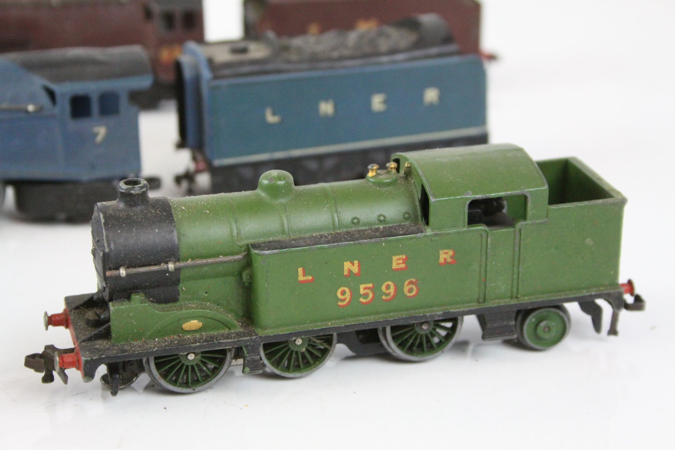 Four Hornby Dublo locomotives to include Duchess of Atholl, Sir Nigel Gresley, D8000 Diesel and LNER - Image 3 of 7