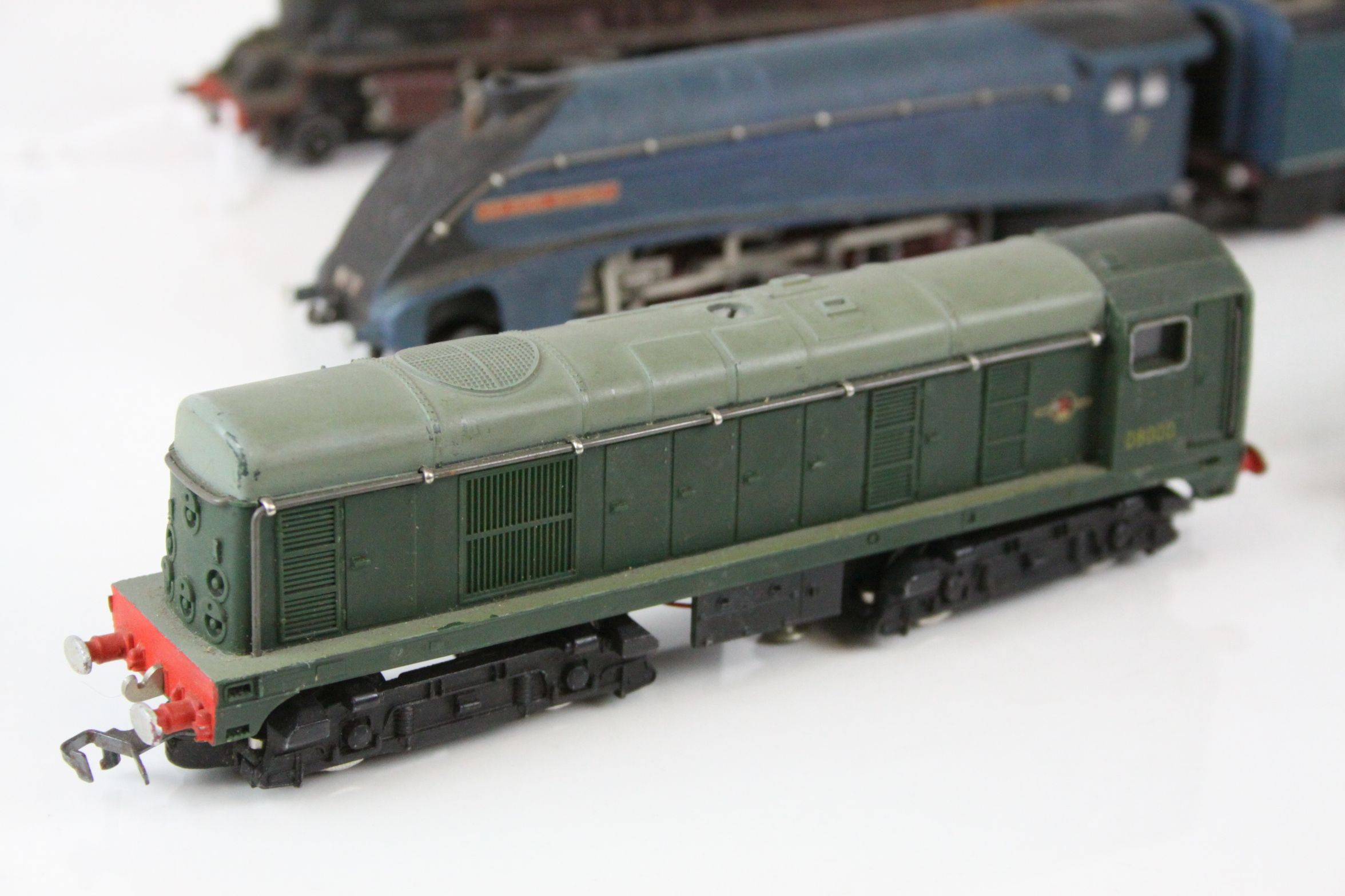 Four Hornby Dublo locomotives to include Duchess of Atholl, Sir Nigel Gresley, D8000 Diesel and LNER - Image 2 of 7