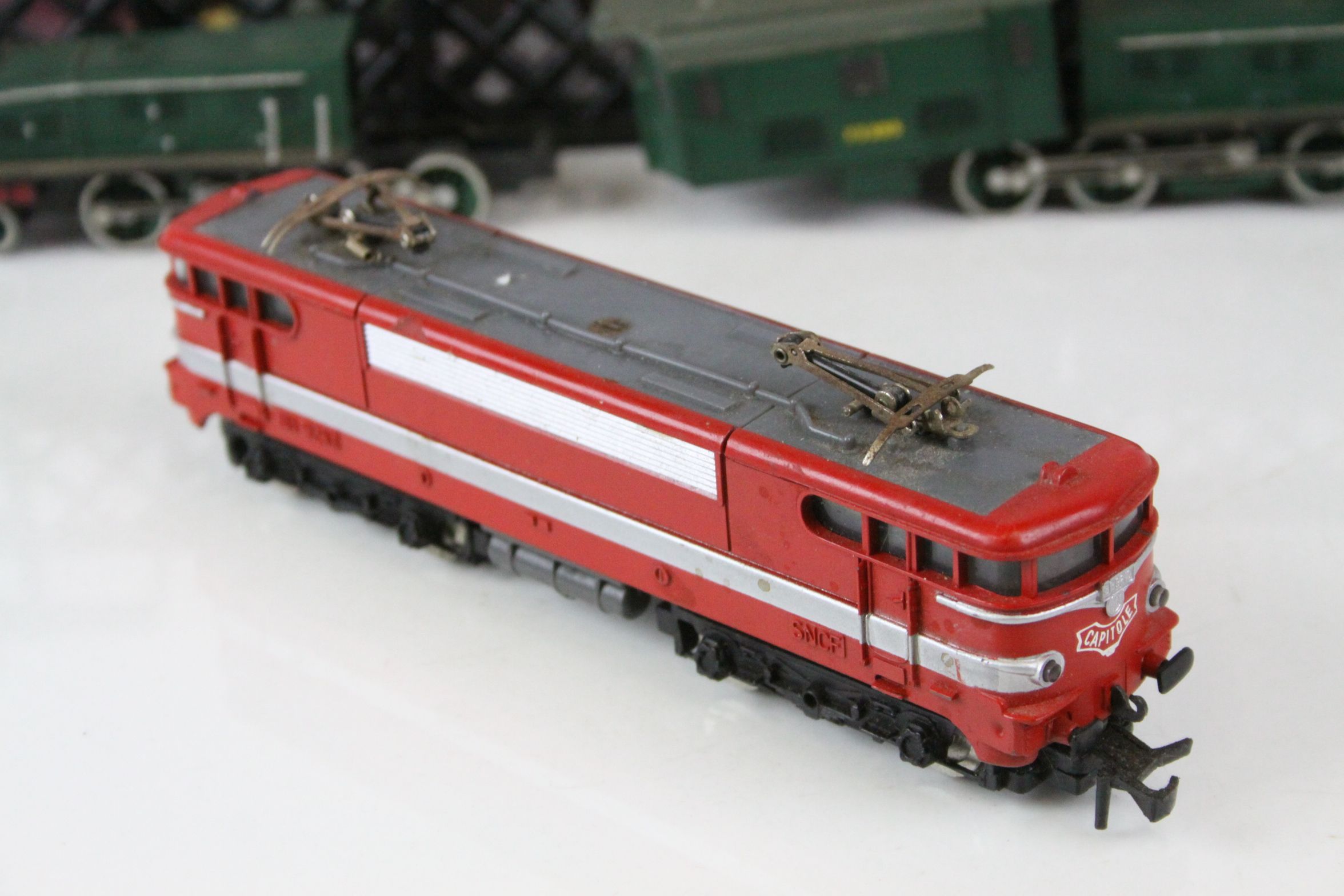 Group of HO / OO gauge model railway to include 3 x locomotives (Triang 2-6-2 Canadian Pacific & - Image 7 of 8
