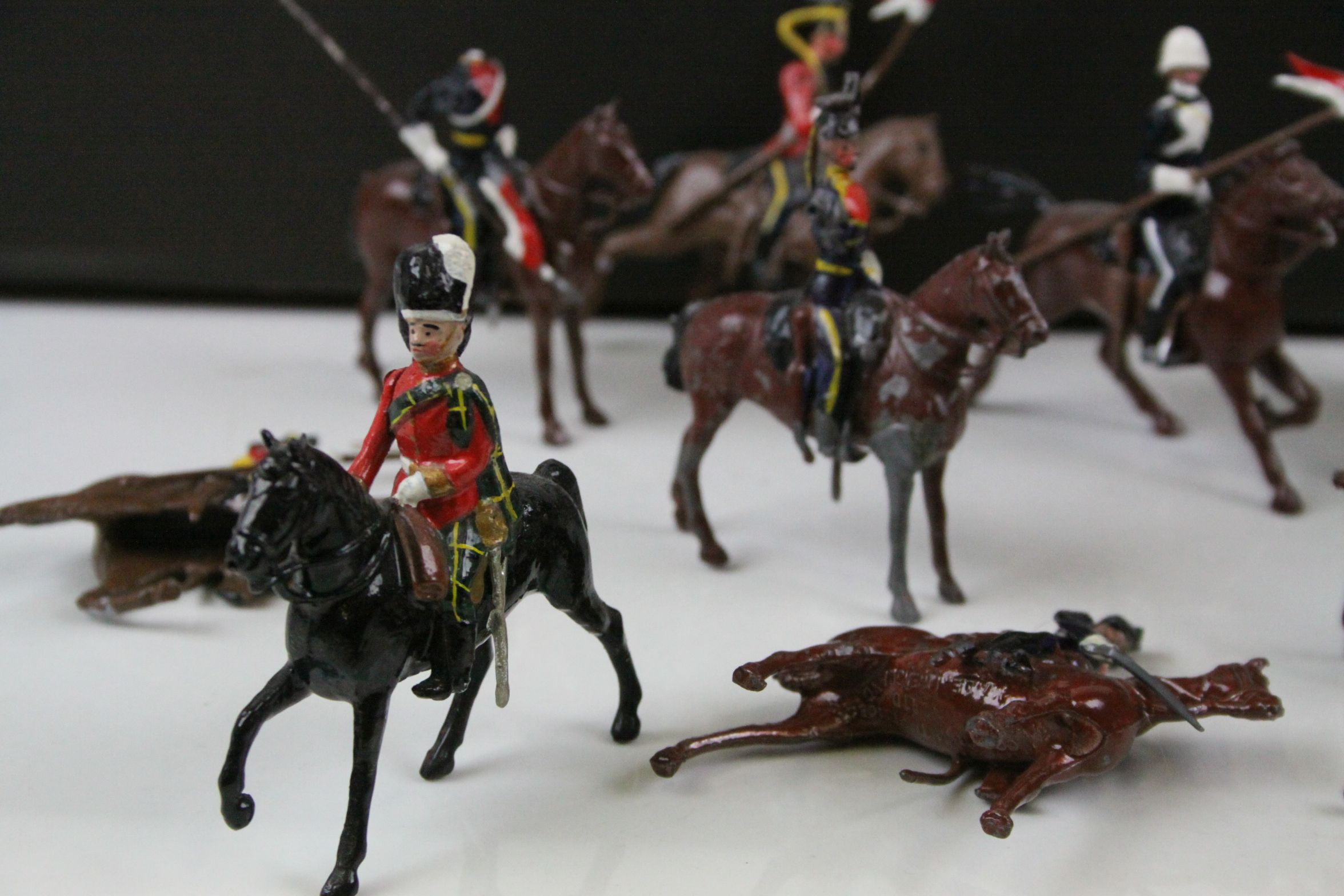 Large collection of loose diecast soldiers on horseback, mostly Britains, many different regiments - Image 2 of 6