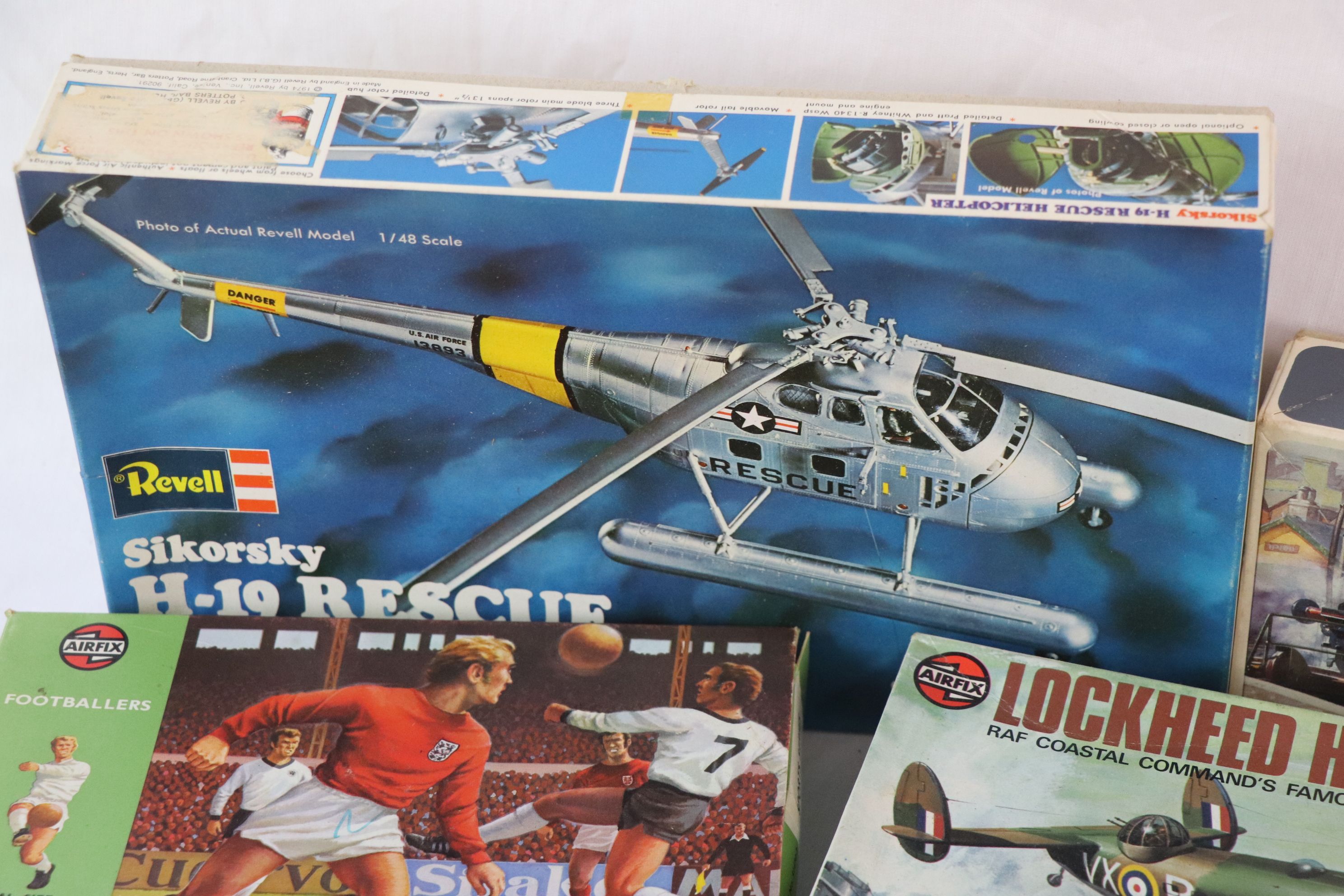 Collection of 13 boxed plastic model kits, various scales, to include Airfix Jaguar 420, BR Mogul, - Image 3 of 15