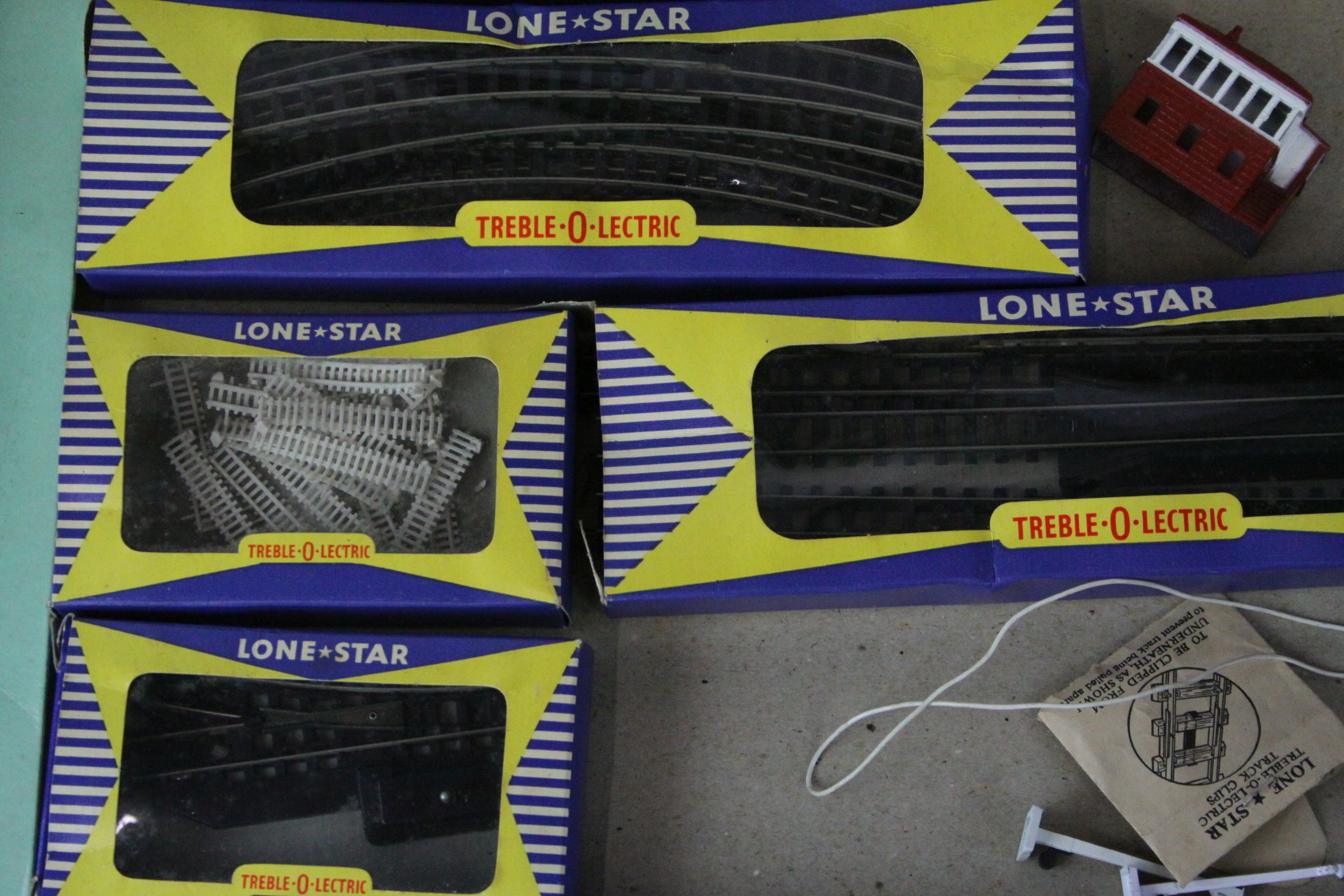 Collection of Lone Star Treble O OOO model railway to include boxed D5900 BR Diesel, 2 x boxed - Image 4 of 4