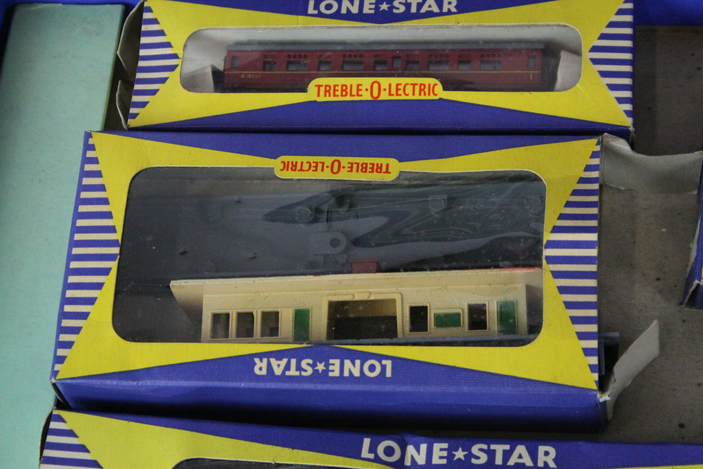 Collection of Lone Star Treble O OOO model railway to include boxed D5900 BR Diesel, 2 x boxed - Image 3 of 4