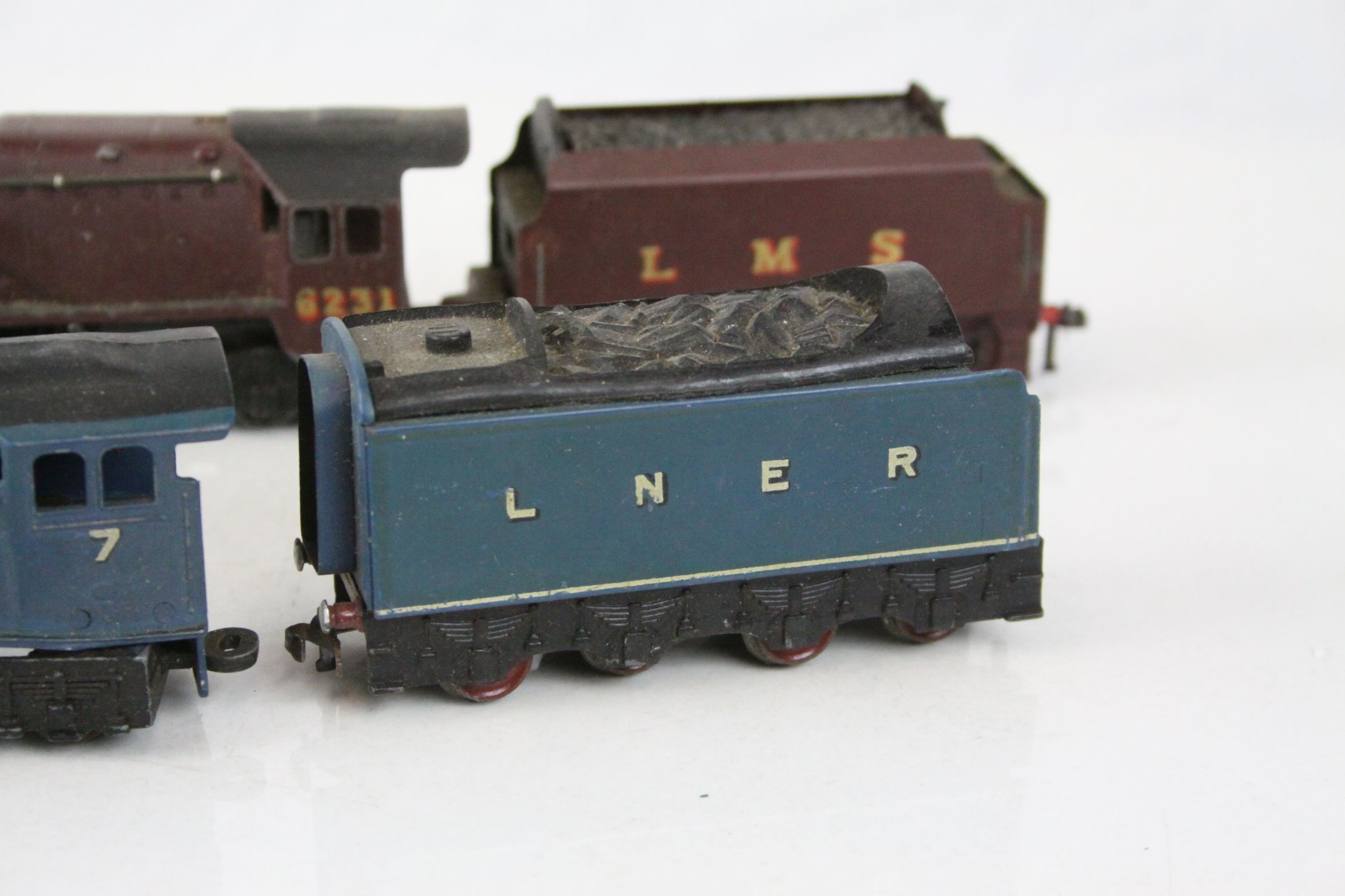 Four Hornby Dublo locomotives to include Duchess of Atholl, Sir Nigel Gresley, D8000 Diesel and LNER - Image 5 of 7