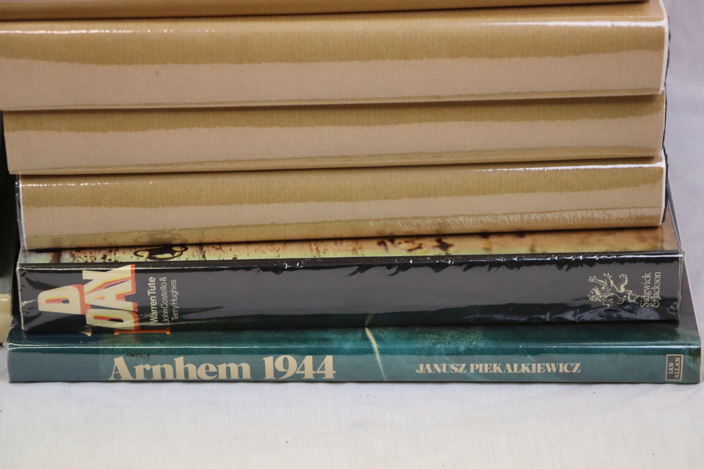 A Collection Of 38 Military Books, Mainly Hardback To Include : D-Day By Warren Tute, Arnhem 1944 By - Image 9 of 10