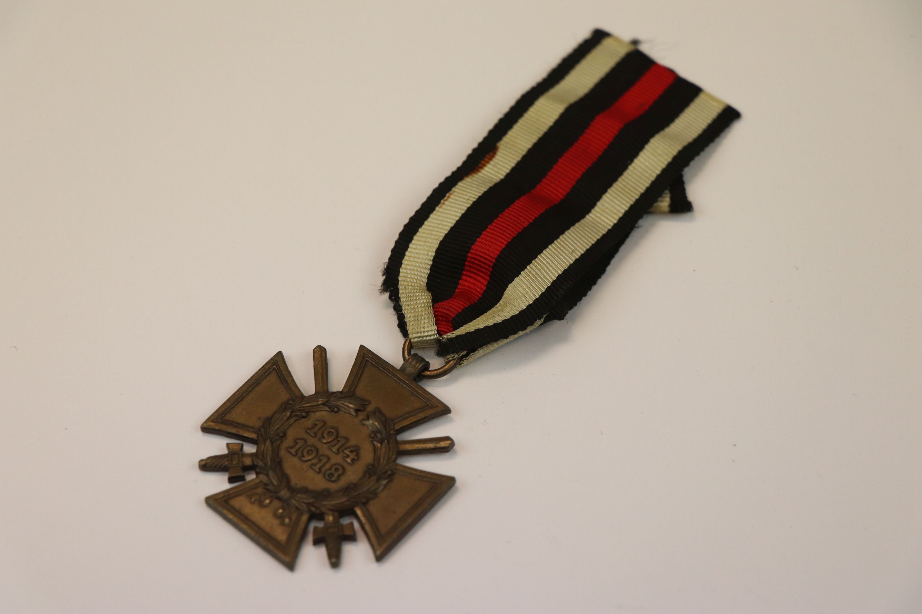 A Full Size World War One / WW1 German Honour Cross With Swords, Complete With Original Ribbon, - Image 2 of 4