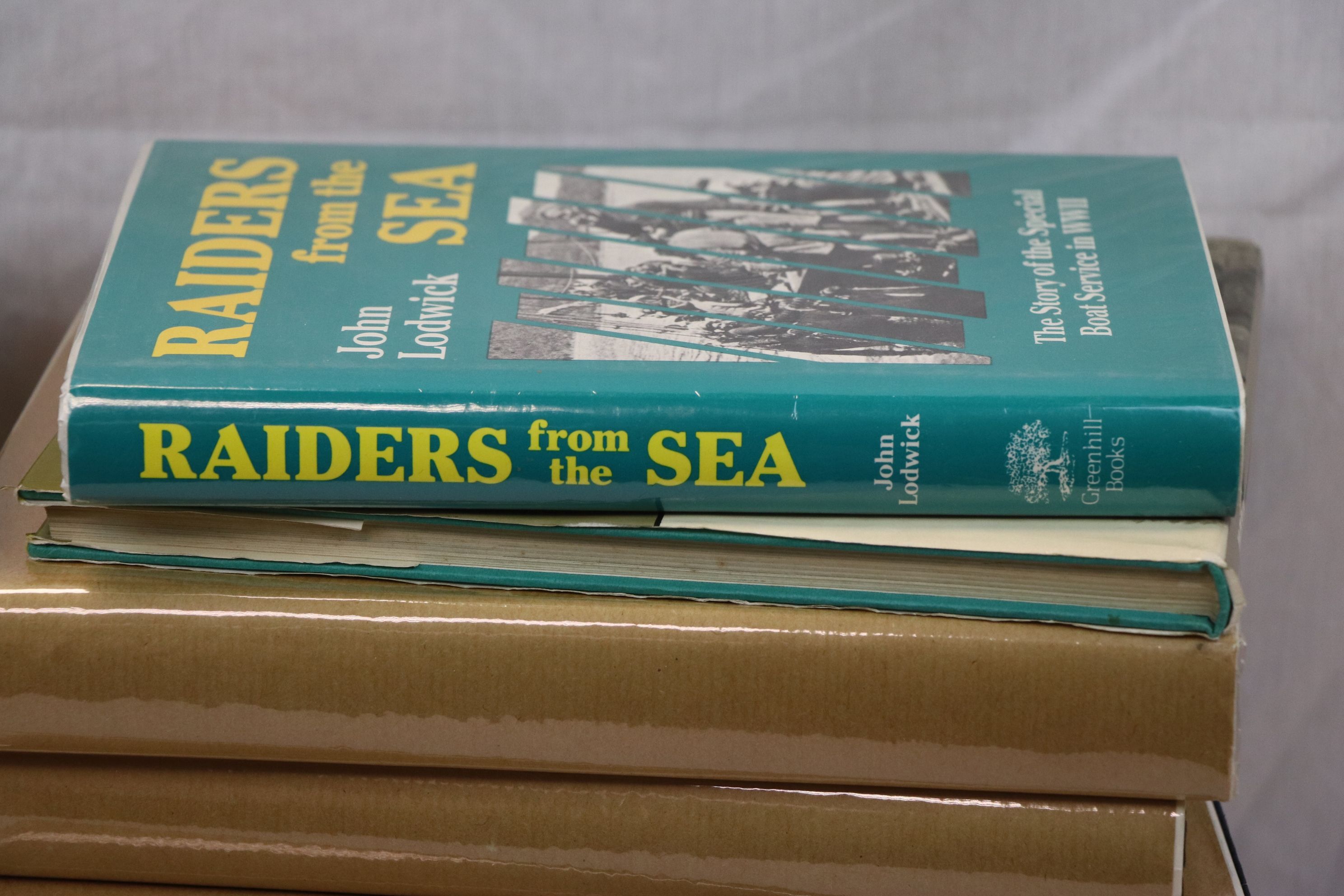 A Collection Of 38 Military Books, Mainly Hardback To Include : D-Day By Warren Tute, Arnhem 1944 By - Image 10 of 10