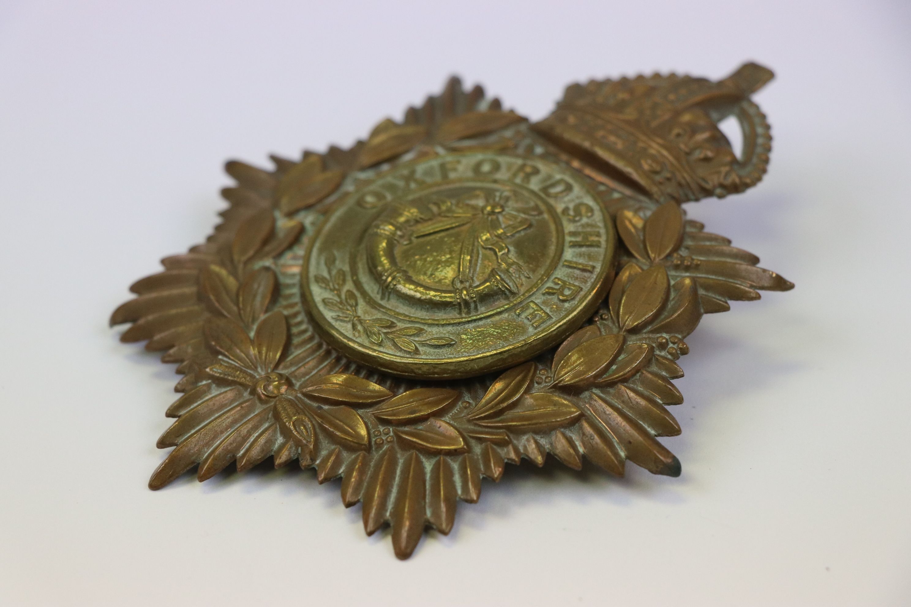 A Vintage Brass Kings Crown Helmet Plate With Oxfordshire Regiment Centre Badge. - Image 3 of 7