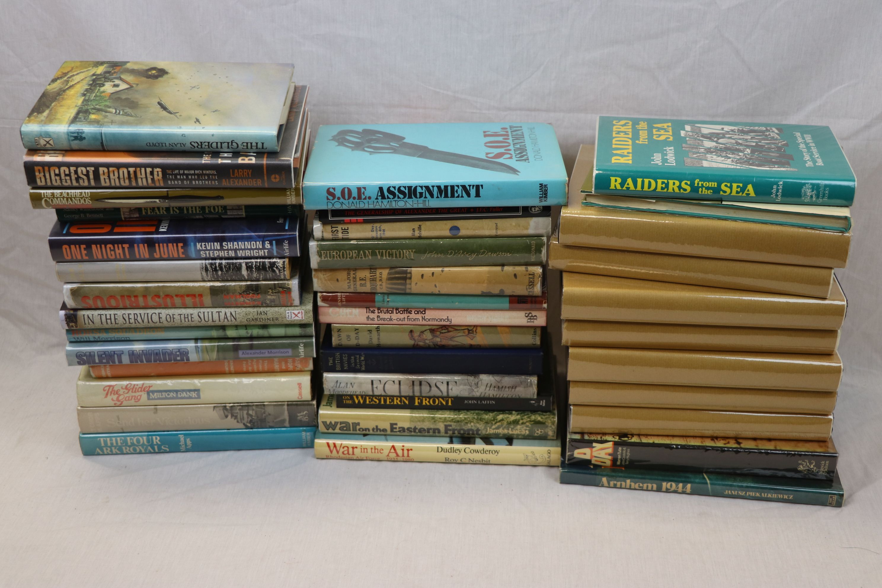 A Collection Of 38 Military Books, Mainly Hardback To Include : D-Day By Warren Tute, Arnhem 1944 By