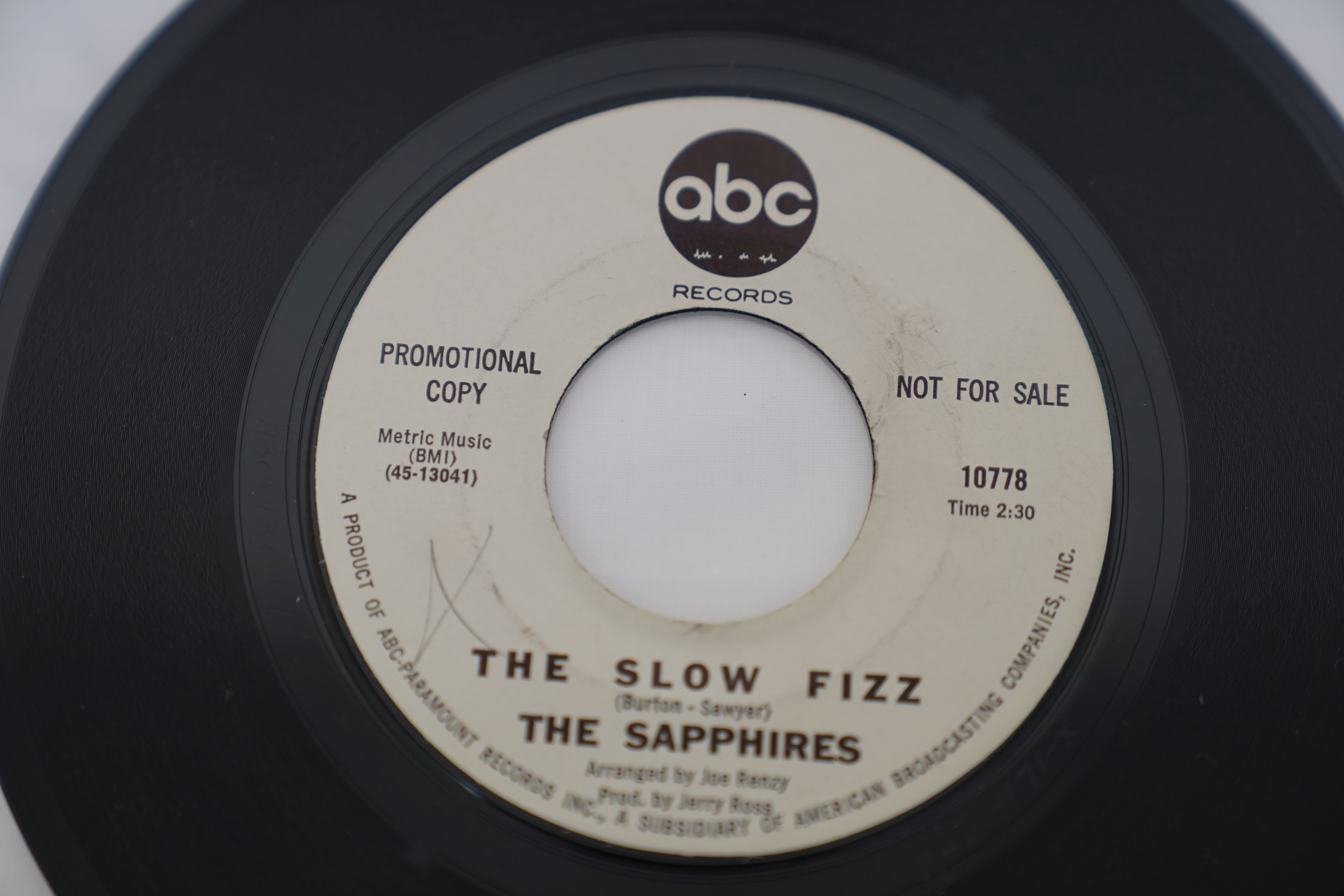 Vinyl - The Sapphires - The Slow Fizz / Our Love Is Everywhere (ABC Records 10778 Promo) NM archive. - Image 3 of 5