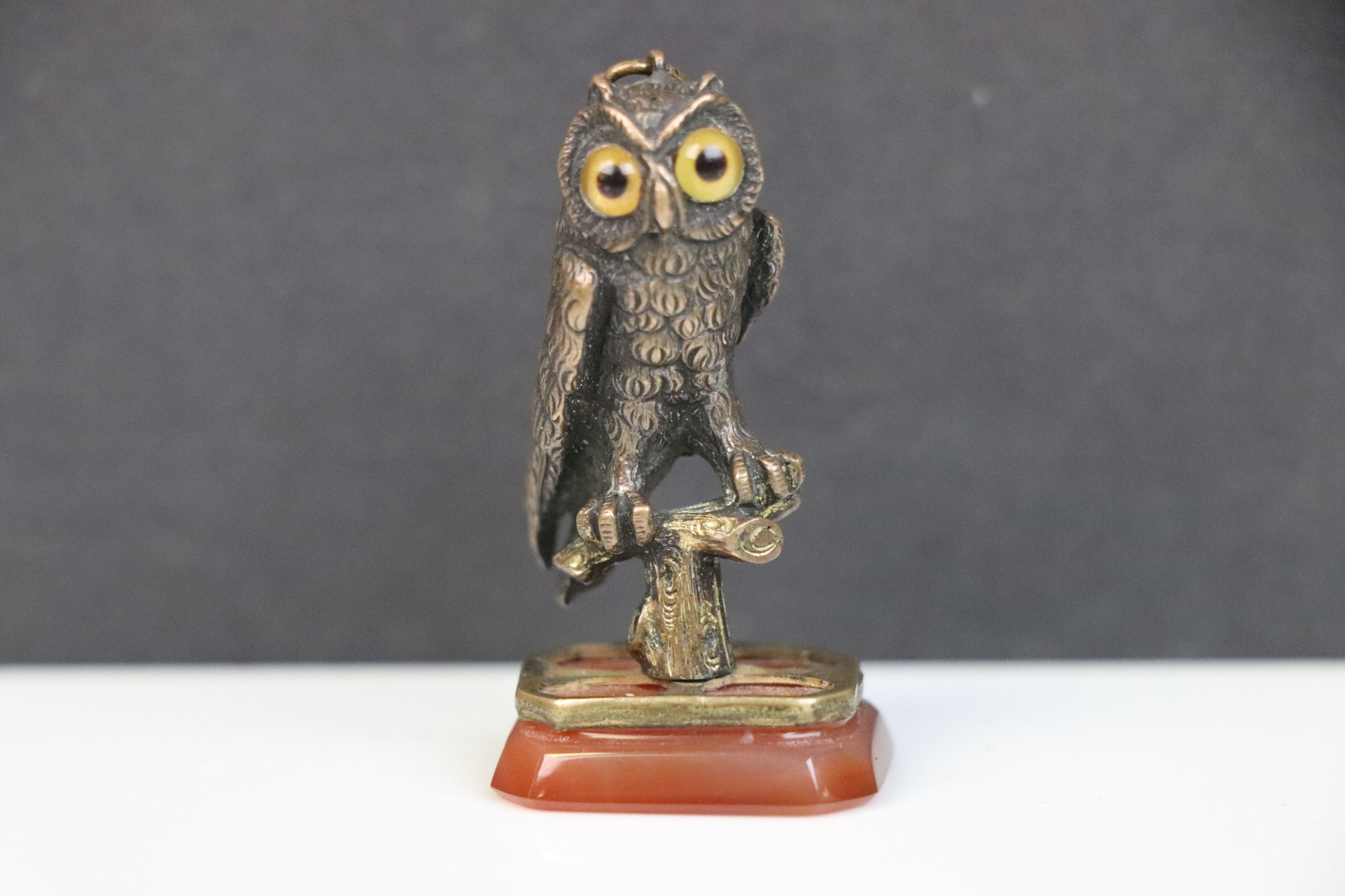 Antique fob seal in the form of an owl with glass eyes - Image 2 of 4