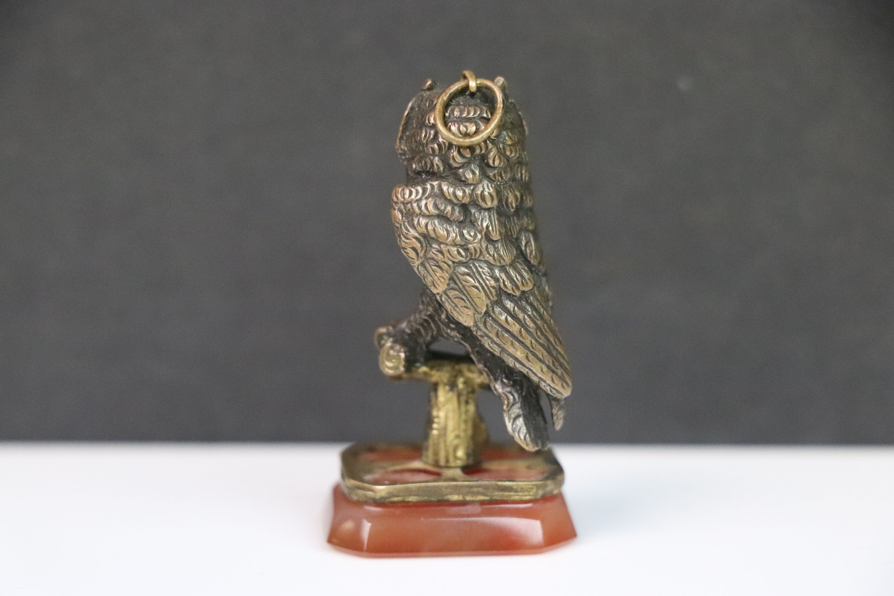 Antique fob seal in the form of an owl with glass eyes - Image 3 of 4