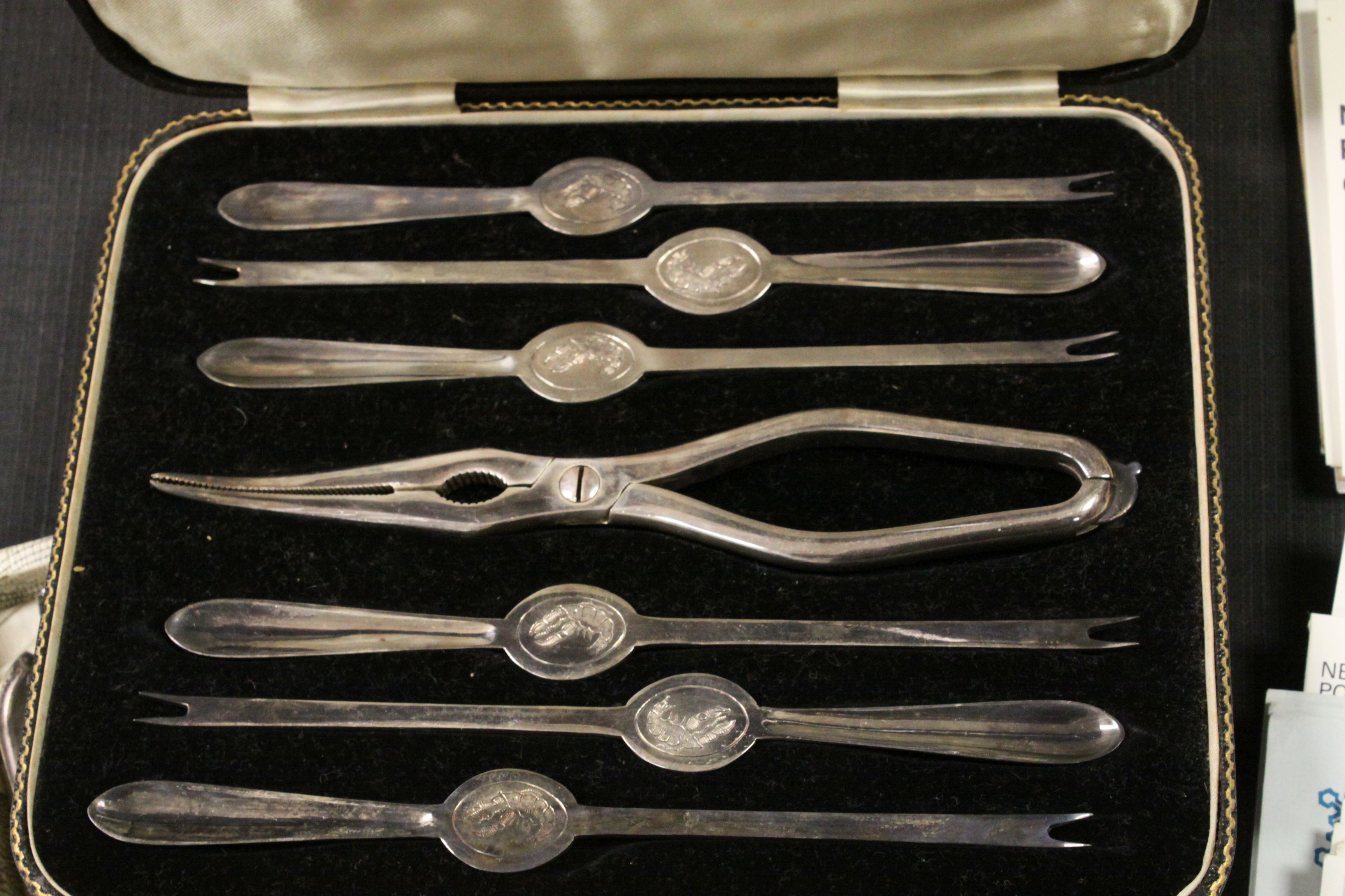 Quantity of cased silver plated flatware, to include John Elkan Ltd crab forks & a box of New - Image 2 of 5