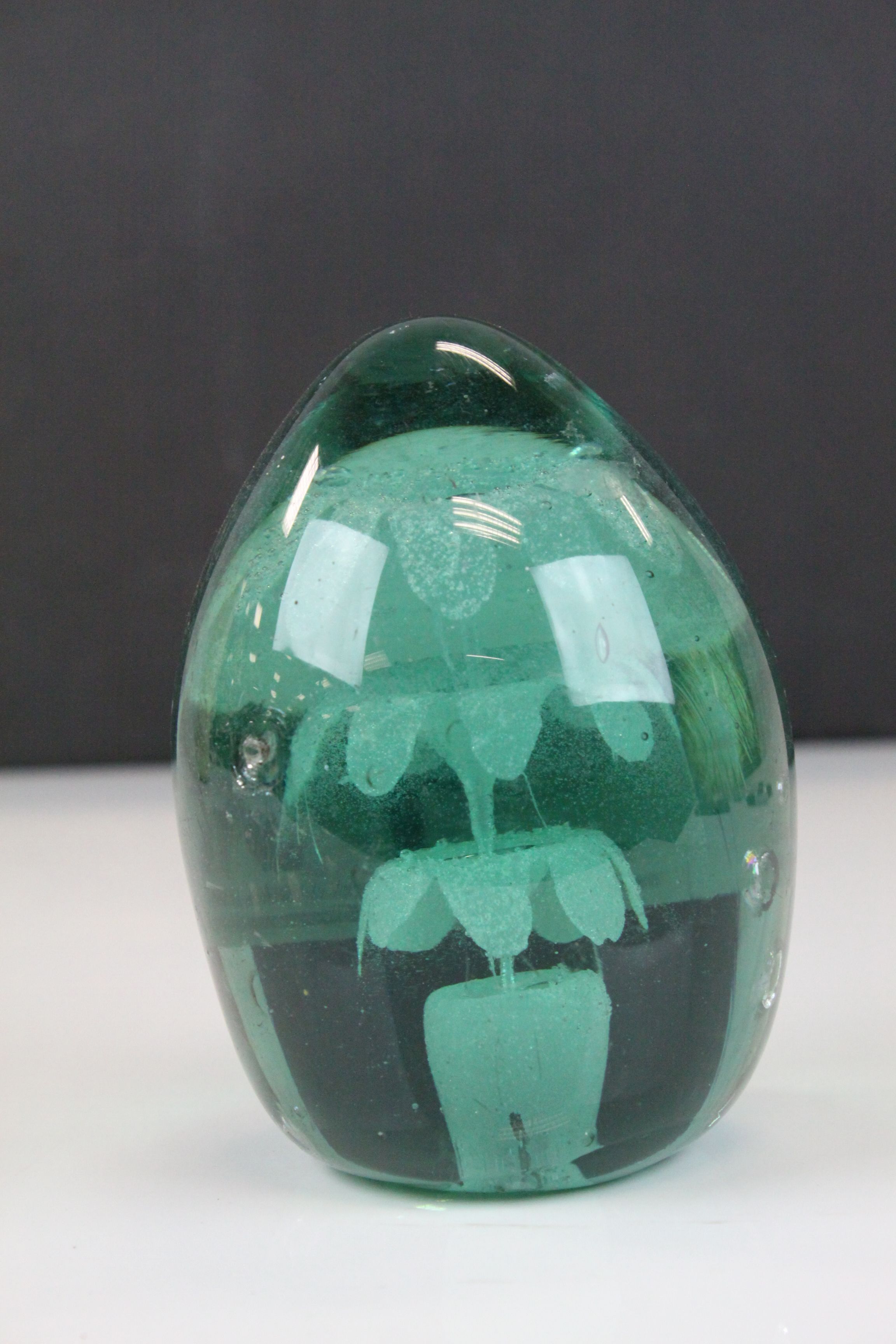 19th century Green glass dump paperweight with internal flower decoration, 13cms high - Image 2 of 3