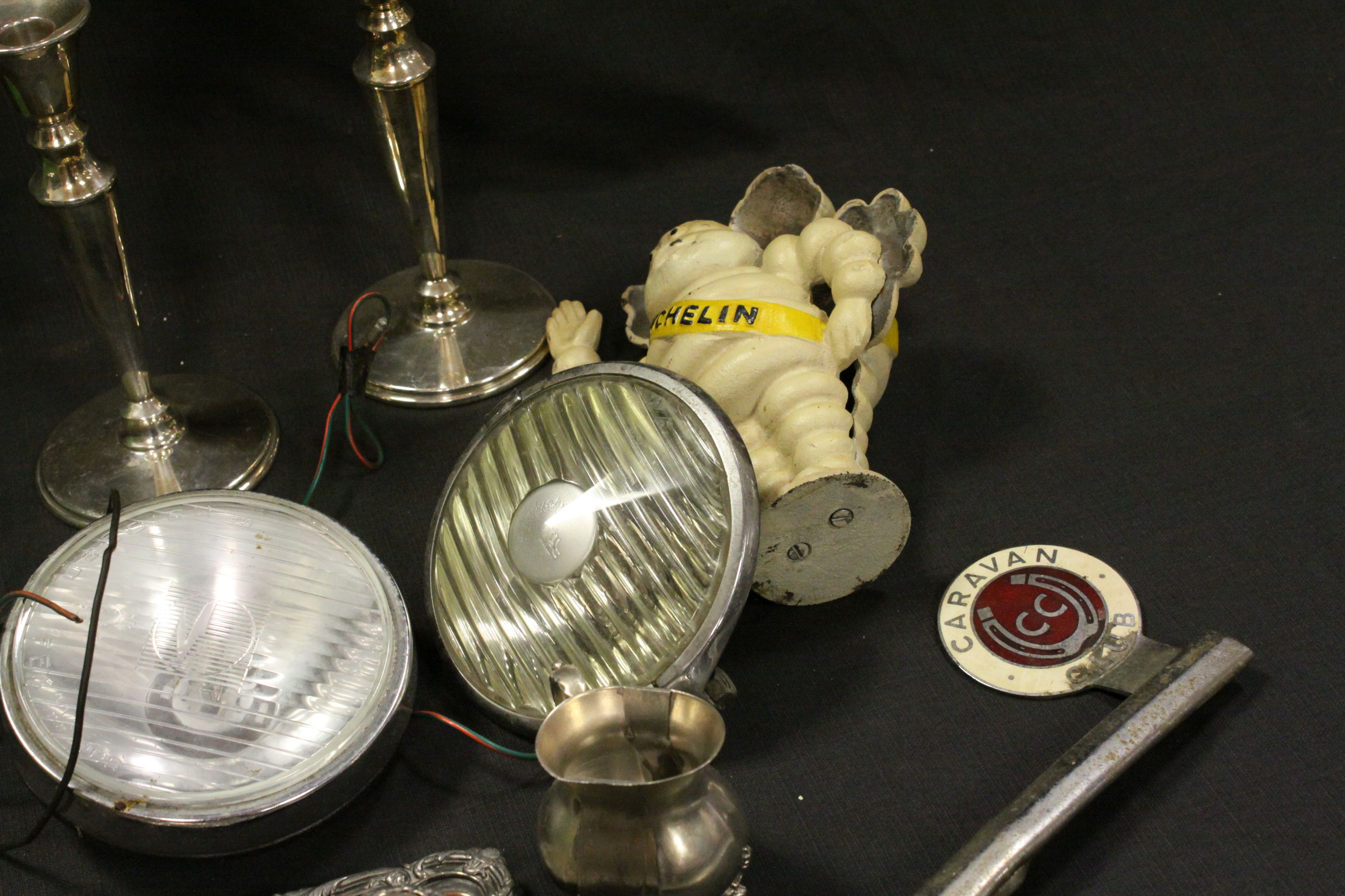 Box of silver plate and automobilia items, to include headlamps, candlesticks, car bar with - Image 4 of 6