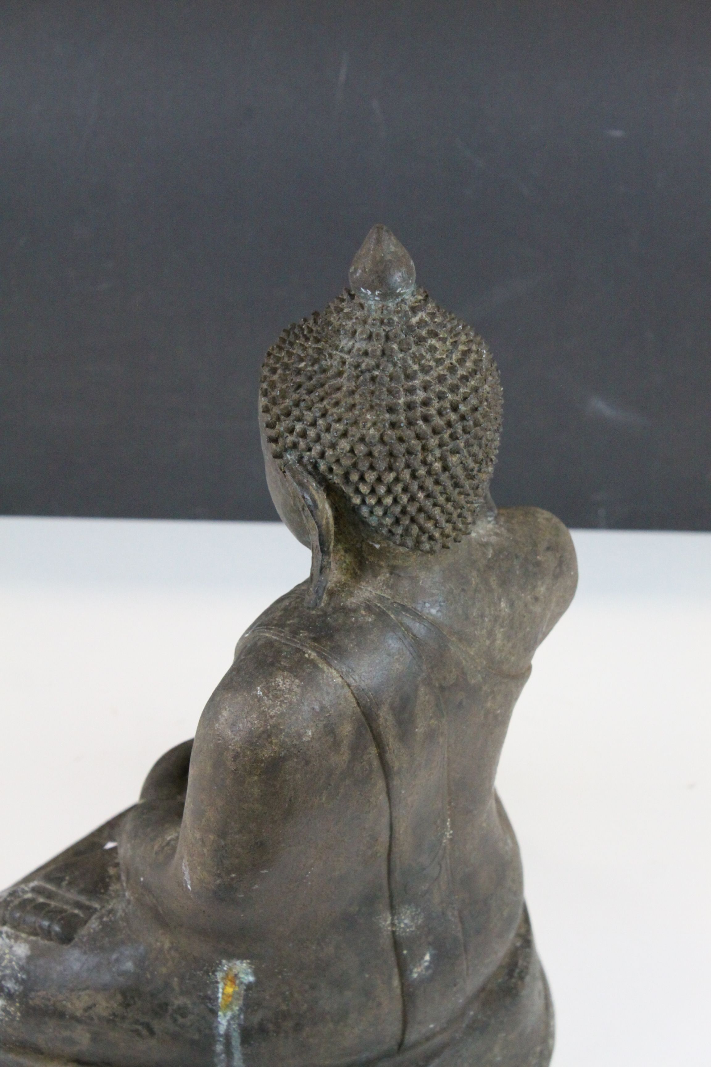 Large 19th century Bronze Shakyamuni Buddha seated figure, approx 40 cm in height. - Image 3 of 4