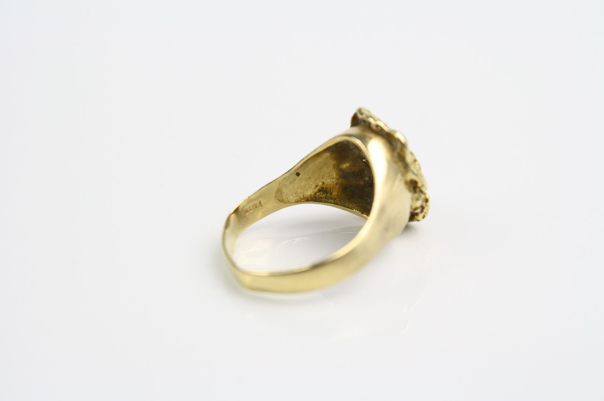 Yellow metal nugget ring, tapered shoulders, ring size O, tests as 22ct gold - Image 4 of 6