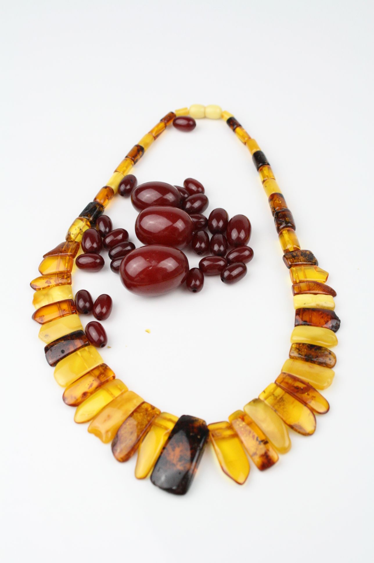 Amber and clarified amber fringe necklace, comprising various shades of amber, bakelite screw clasp;