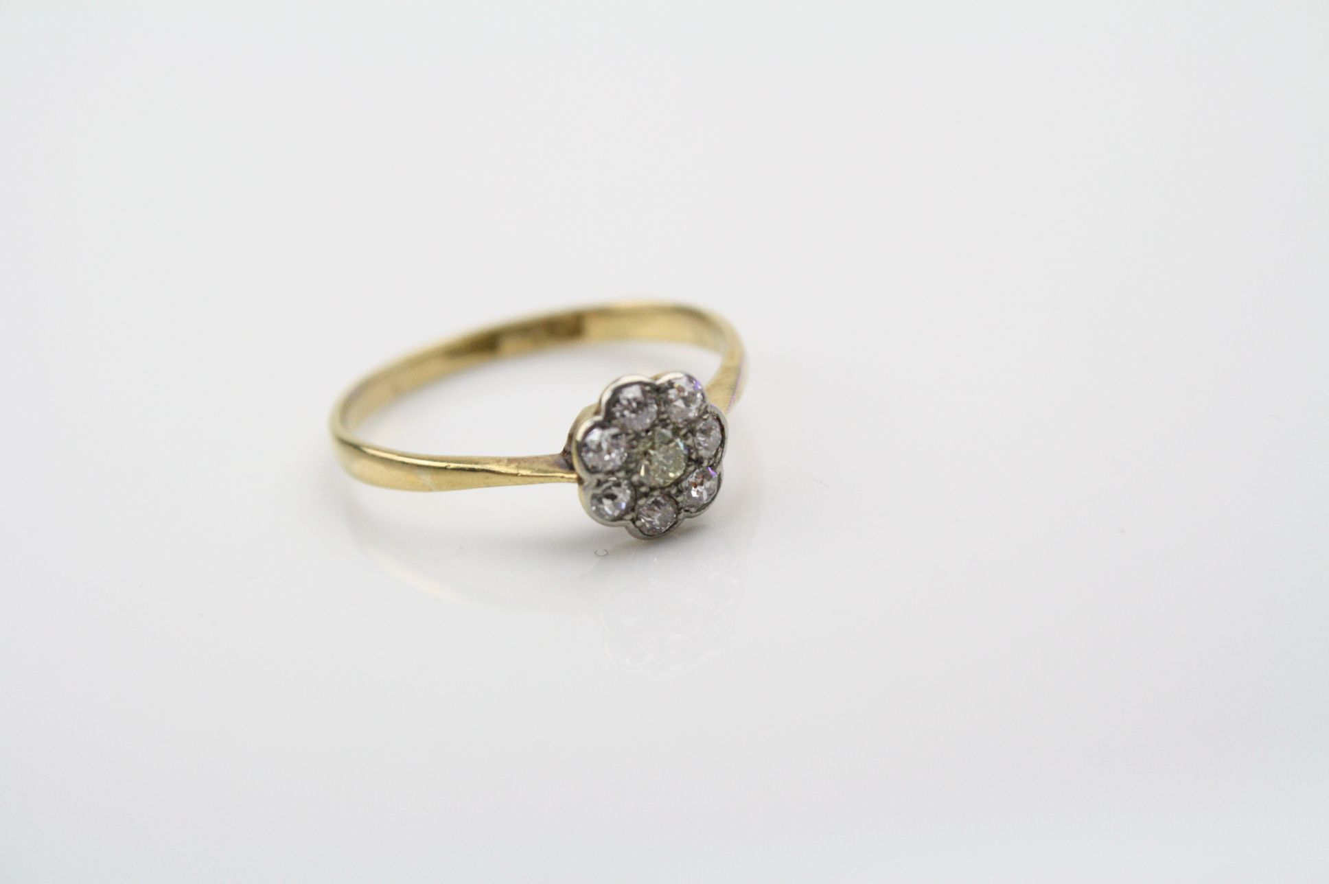 Yellow diamond 18ct yellow gold platinum set flower head cluster ring, the central round brilliant - Image 5 of 5