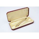9ct gold travel pen, engine turned decoration to case, hallmarked London 1965, length