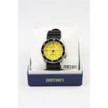 A gent's Seiko SKXA35 divers watch, 7S26 automatic self winding movement, stainless steel case,