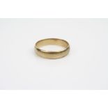 9ct yellow gold wedding band, plain polished band, band width approximately 5mm, ring size S