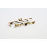 Edwardian 9ct rose gold hunting bar brooch, depicting fox head and riding crop, hinged pin and