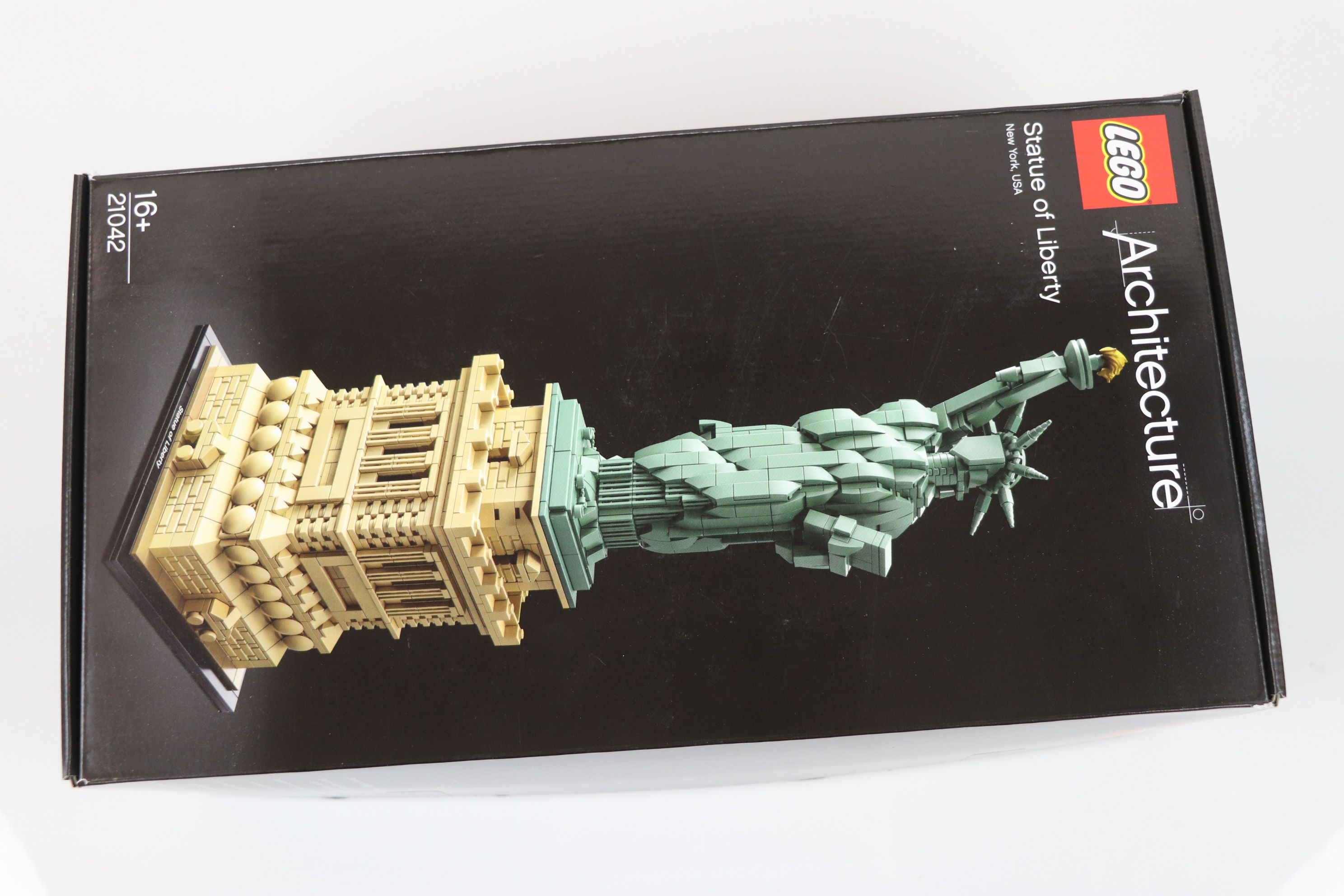 Lego - Two boxed Lego Architecture sets to include 21042 Statue of Liberty and 21034 London, both - Image 4 of 14