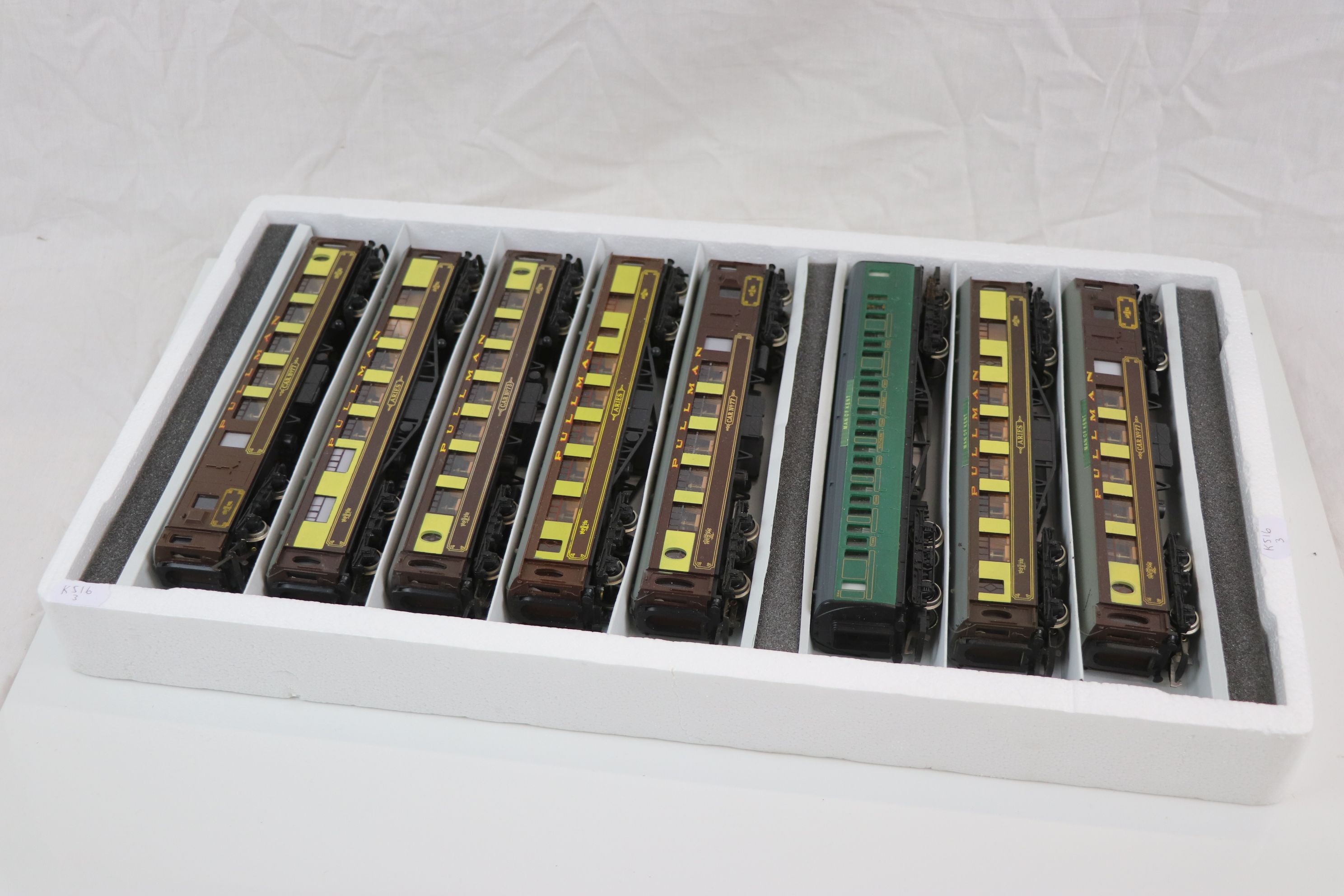 Seven Wrenn OO gauge Pullman coaches plus a Hornby Southern coach