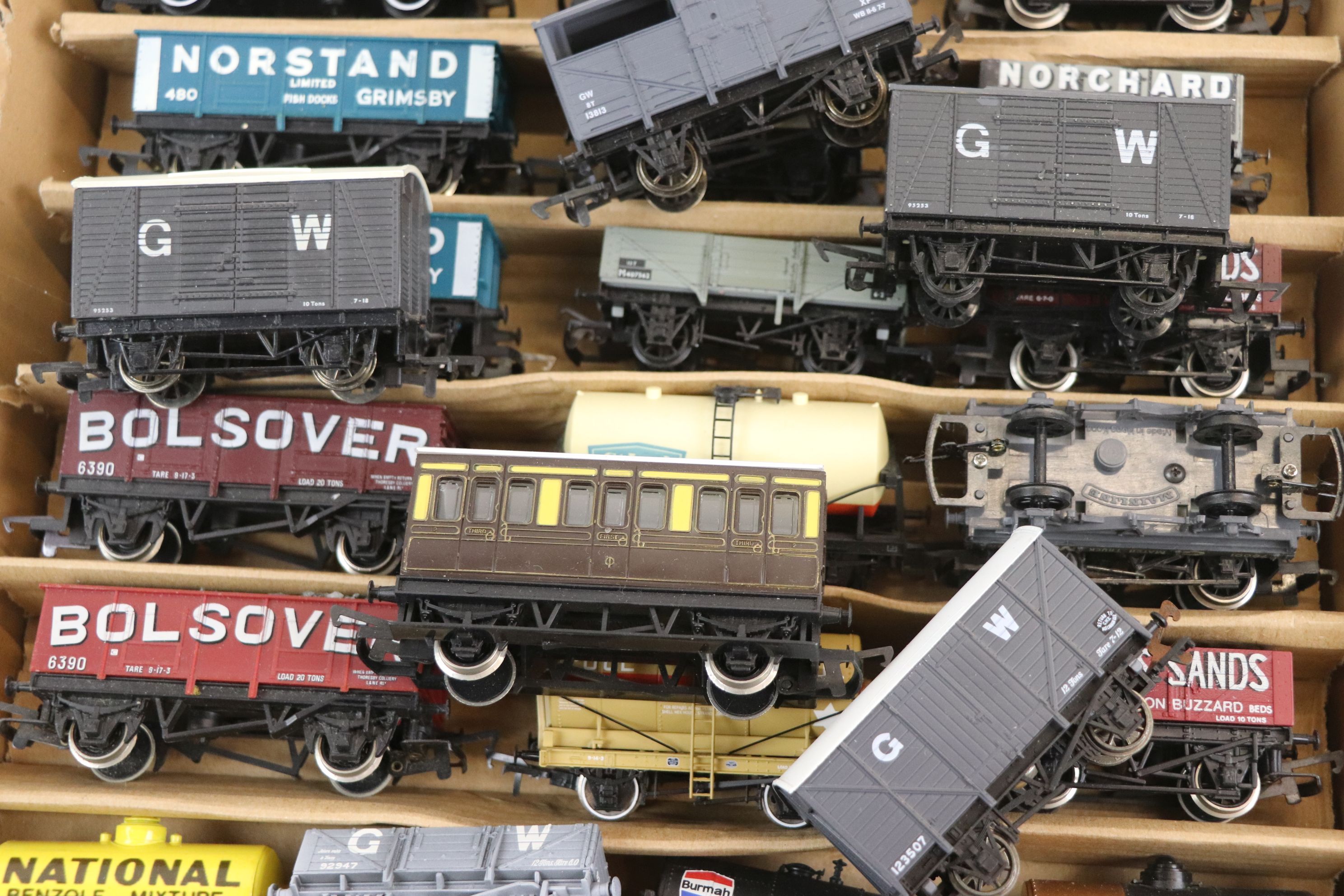 38 Items of 00 gauge rolling stock to include Bachmann, Hornby, Wrenn etc - Image 8 of 9