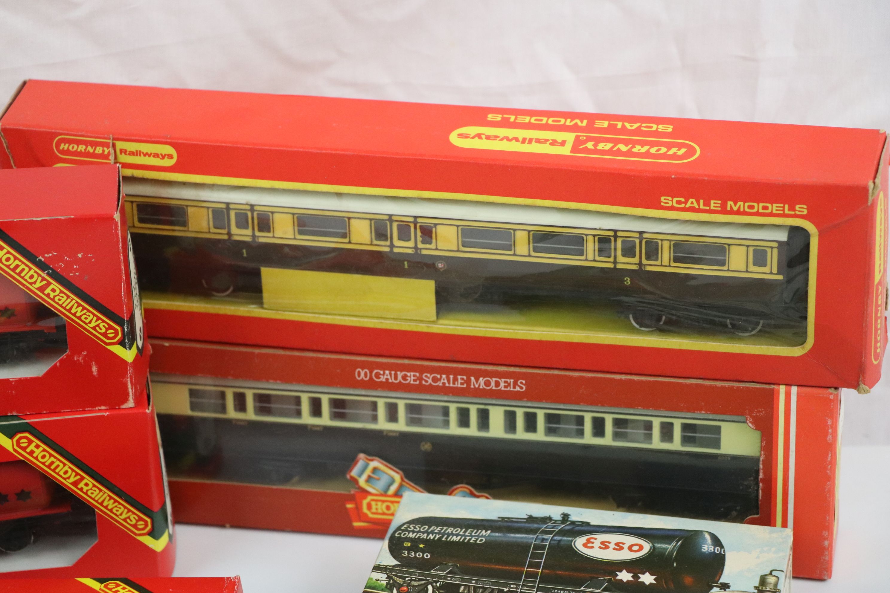 11 Boxed OO gauge items to include Hornby R002 Village Station, R26, R231, R105, R022, R011, R124, - Image 3 of 7