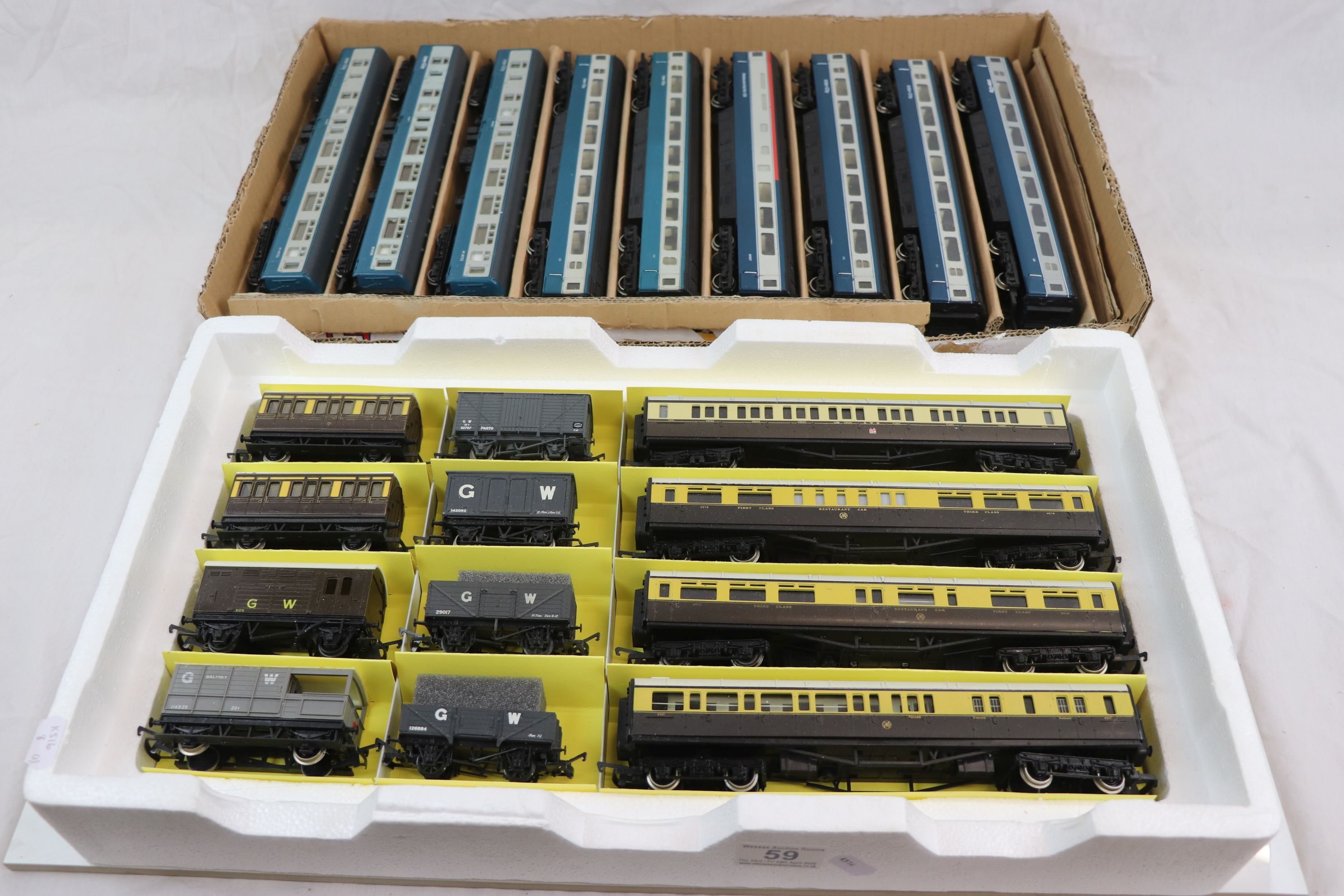 21 Items of OO gauge items of rolling stock to include Hornby and Airfix, featuring 9 x Inter-City