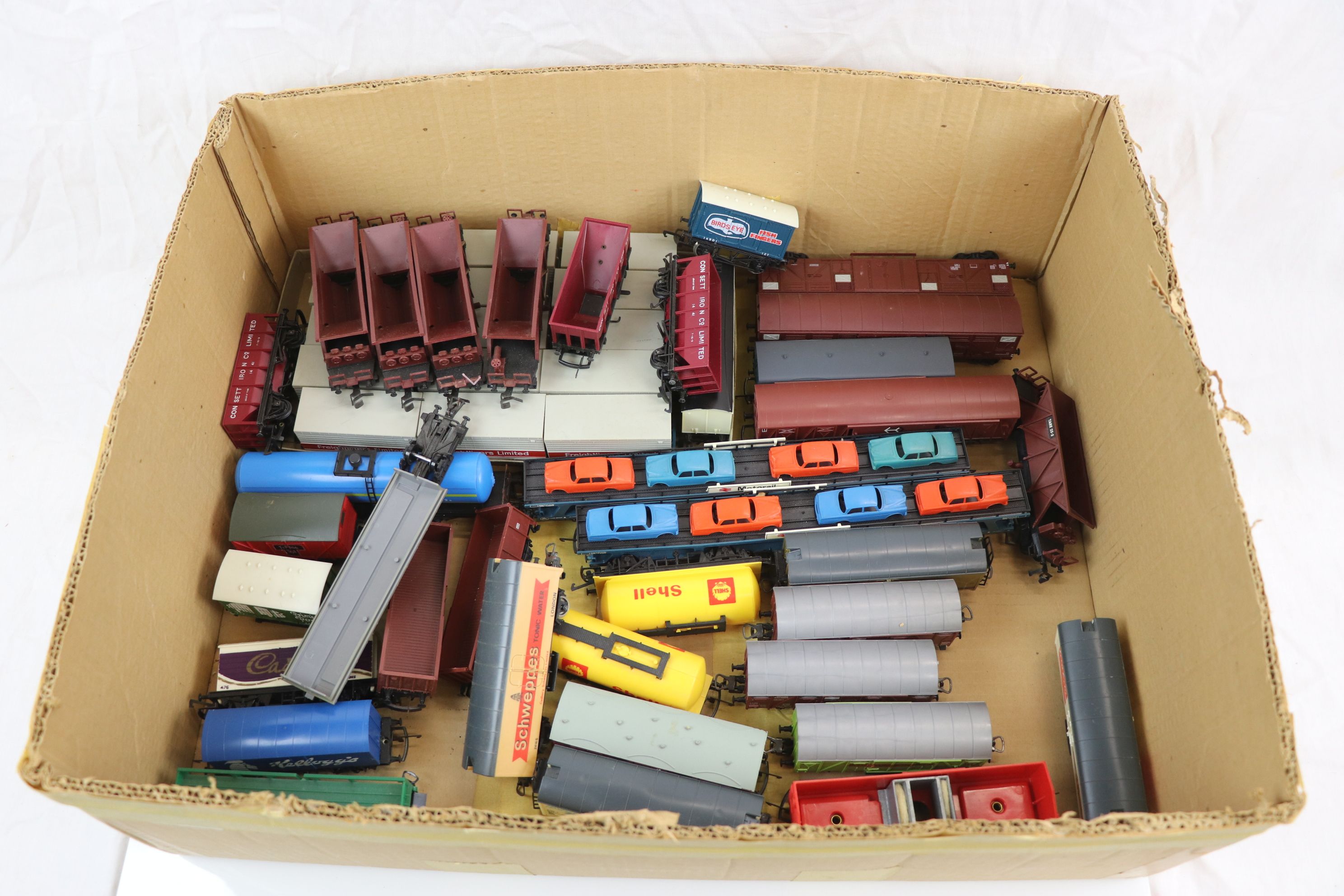 38 OO gauge items of rolling stock to include Jouef, Wrenn, Lima, Hornby etc