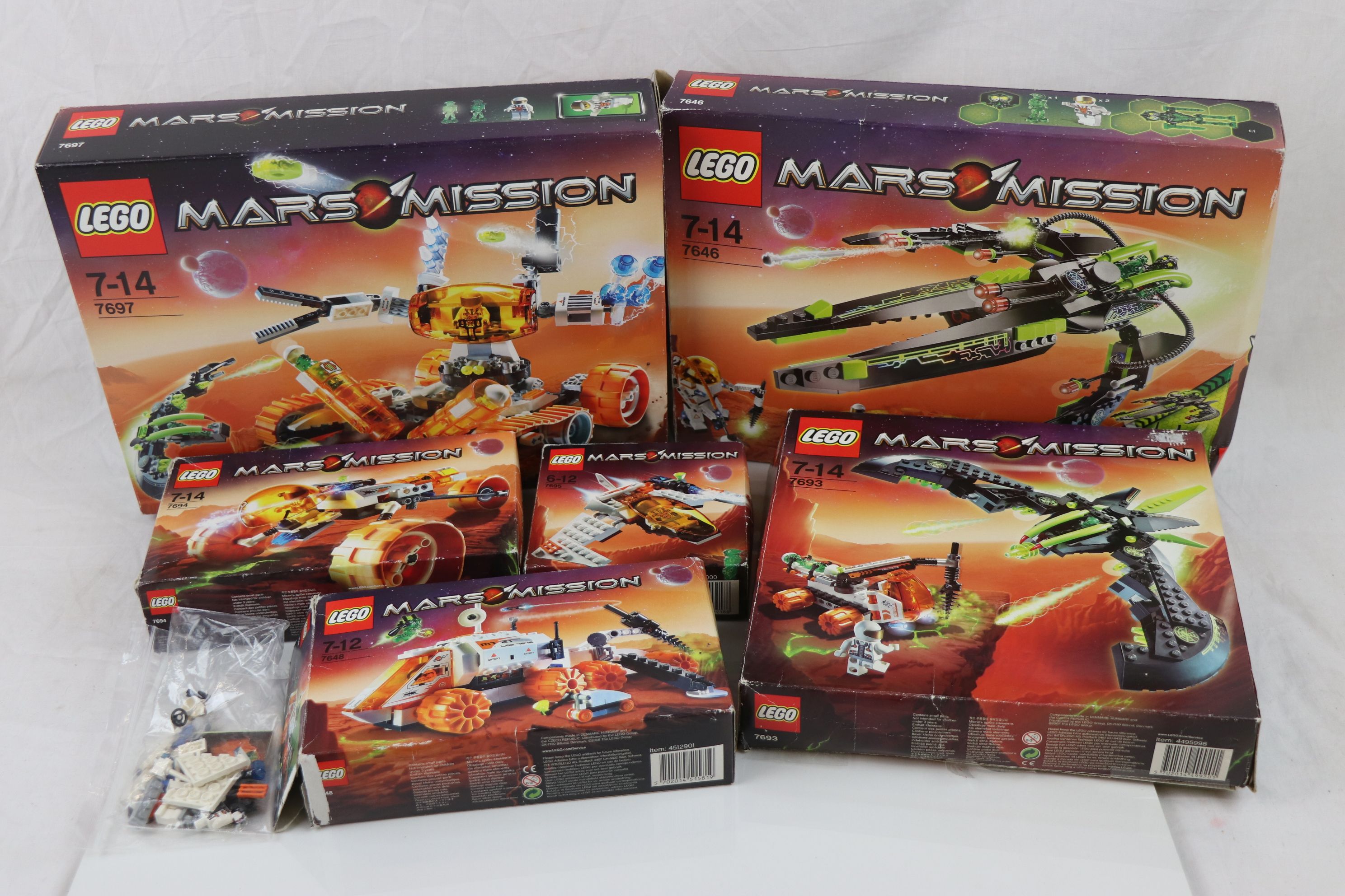 Six boxed Lego Mars Mission sets to include 7693, 7646, 7697, 7648, 7695 & 7694, plus an unboxed
