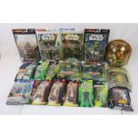Star Wars - 14 carded Hasbro/Kenner Star Wars figures to include Power of the Jedi, Power of the