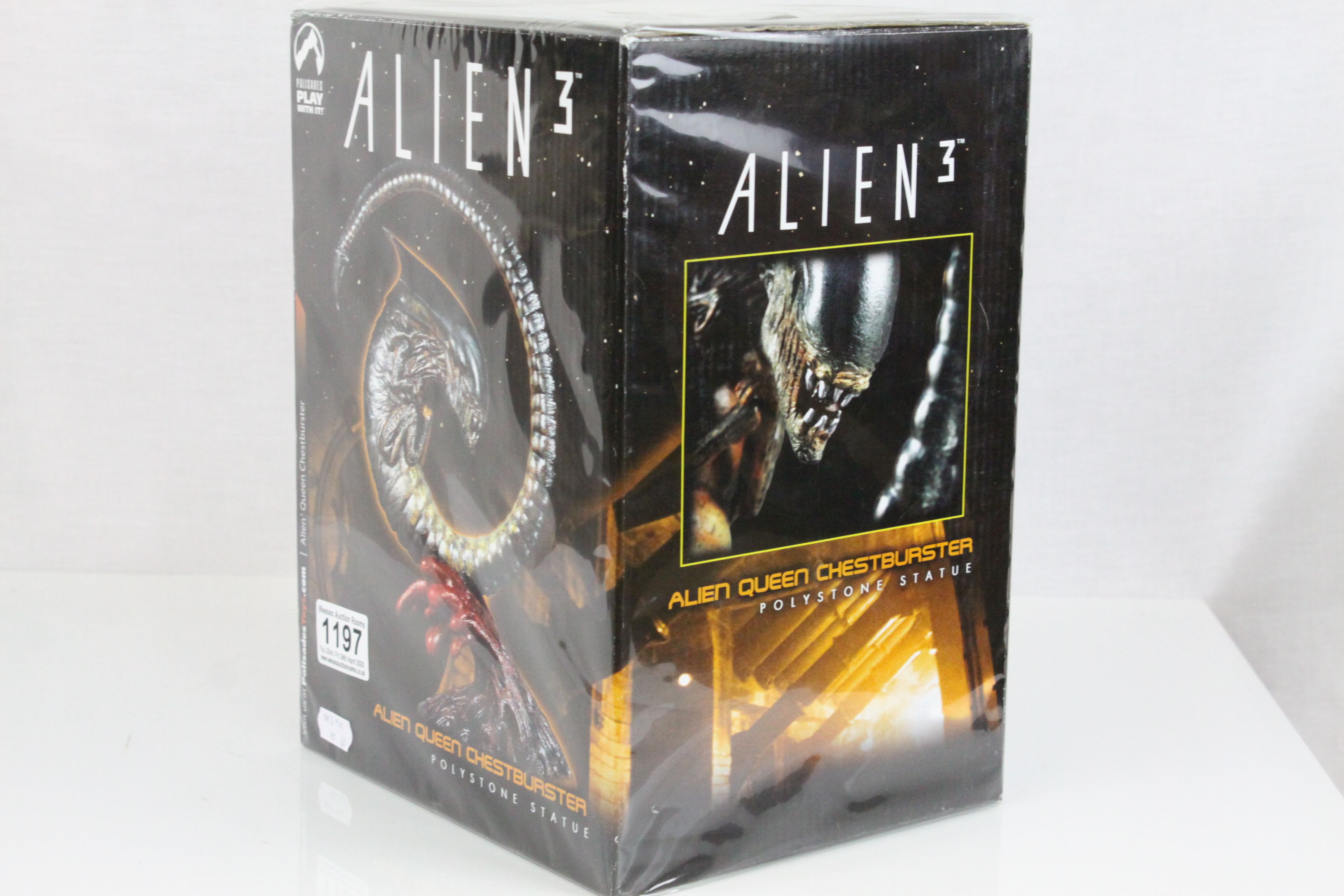 Two boxed Palisades Play With It! Alien 3 statues/busts to include Dog Alien Mini Bust and Alien - Image 9 of 10