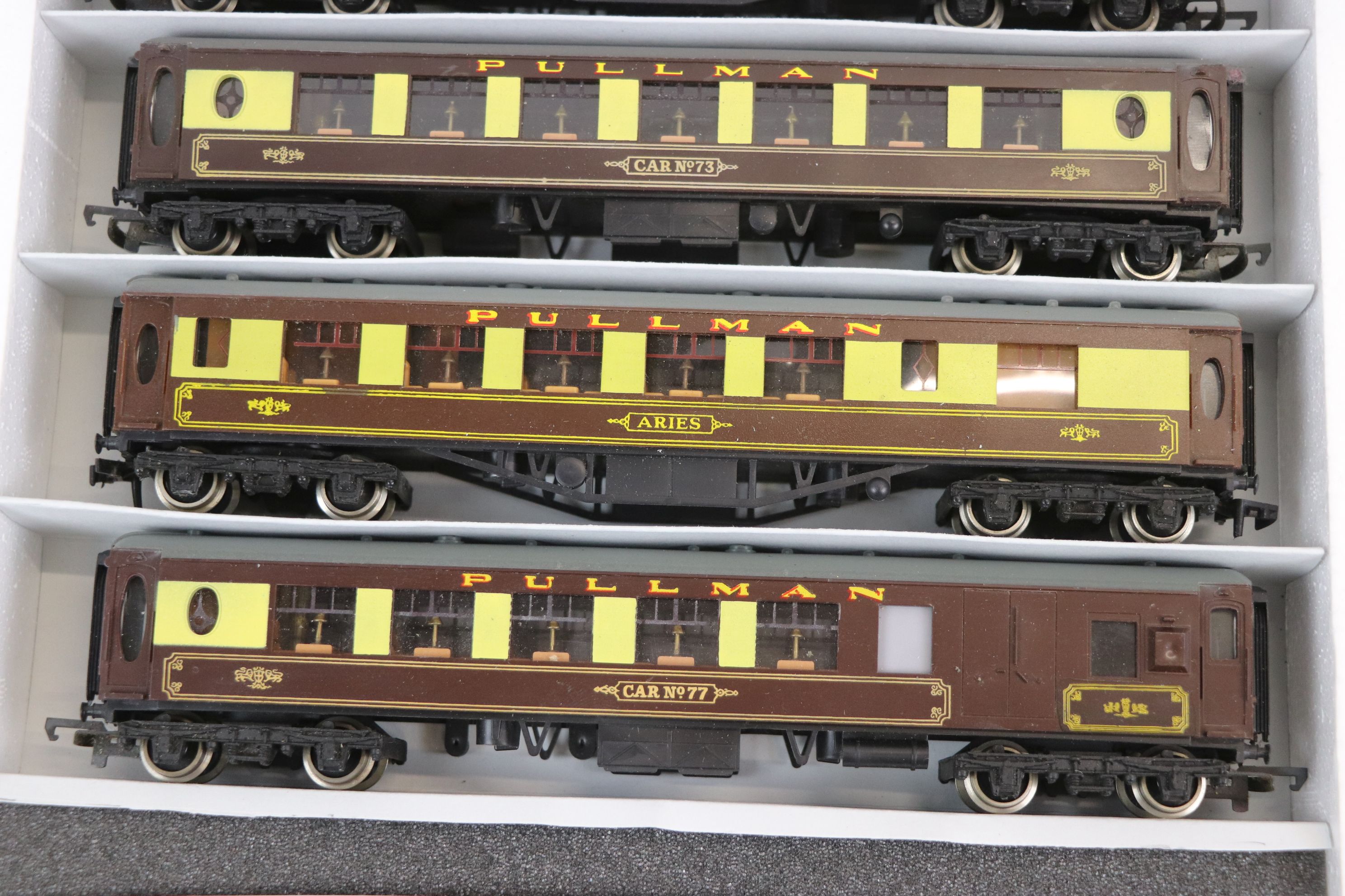 Seven Wrenn OO gauge Pullman coaches plus a Hornby Southern coach - Image 6 of 7