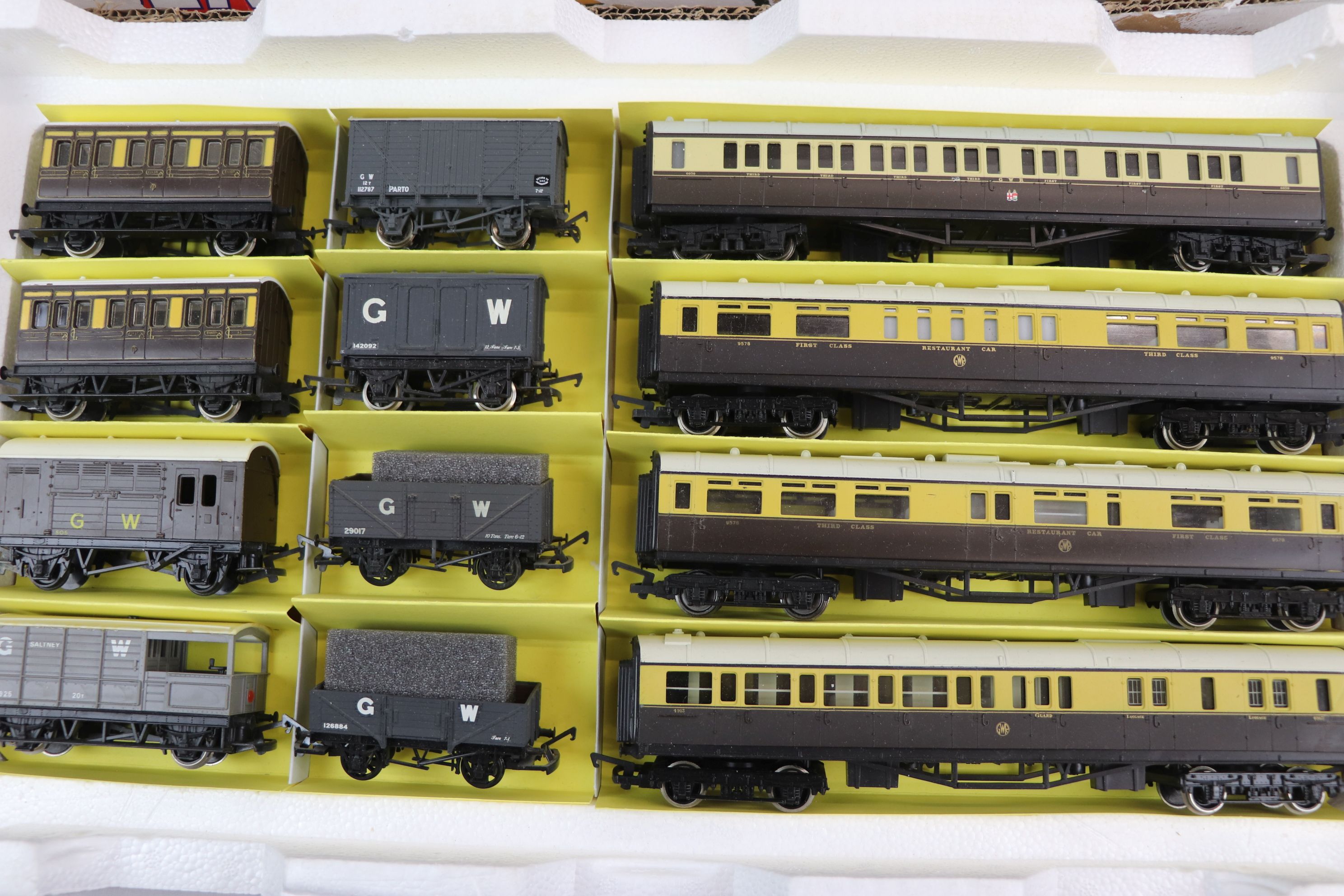 21 Items of OO gauge items of rolling stock to include Hornby and Airfix, featuring 9 x Inter-City - Image 6 of 9
