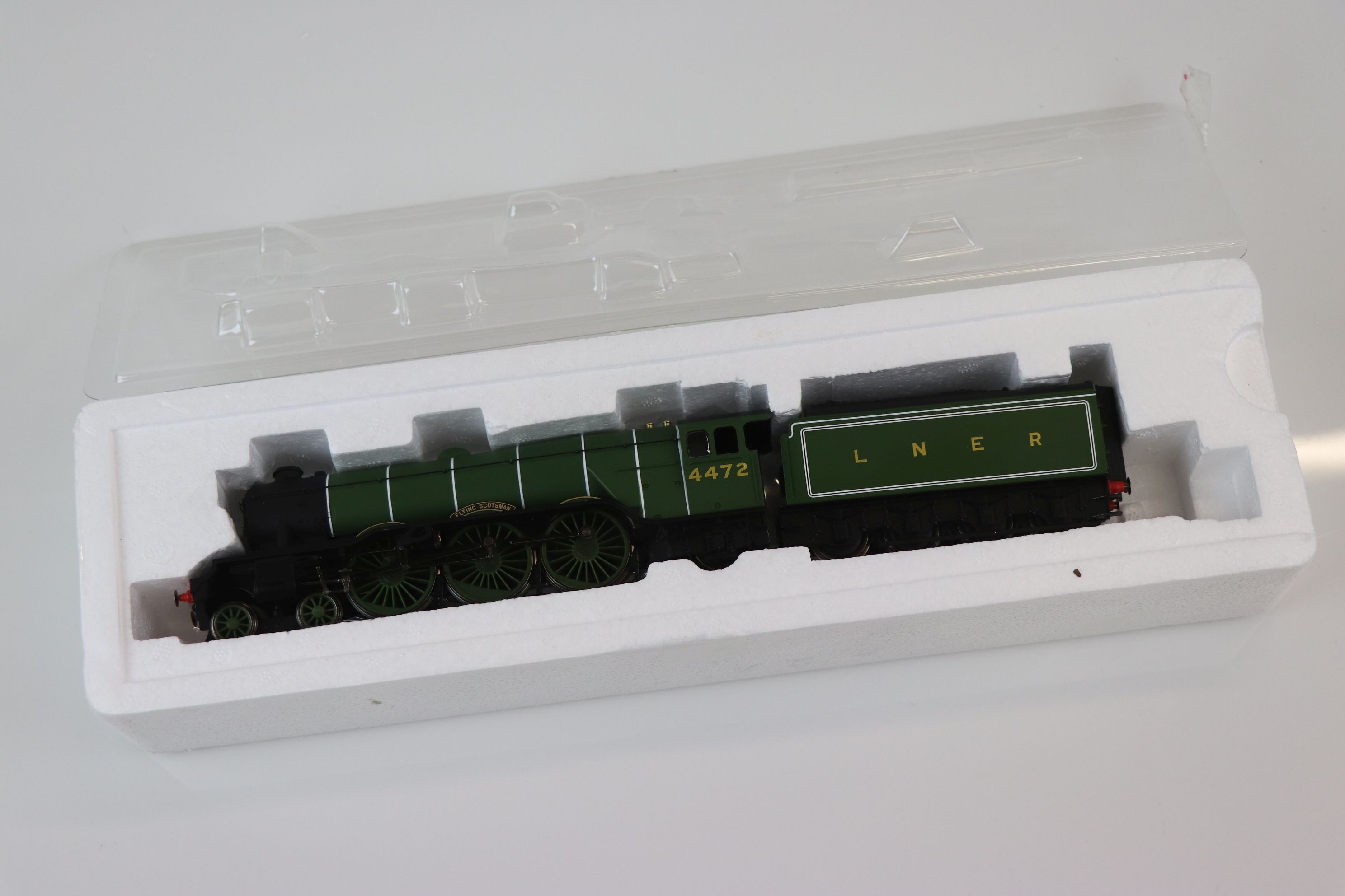 Locomotive à Vapeur Hornby R3086 LNER 4472 Flying Scotsman - Échelle OO, Prête à Rouler, DCC Ready