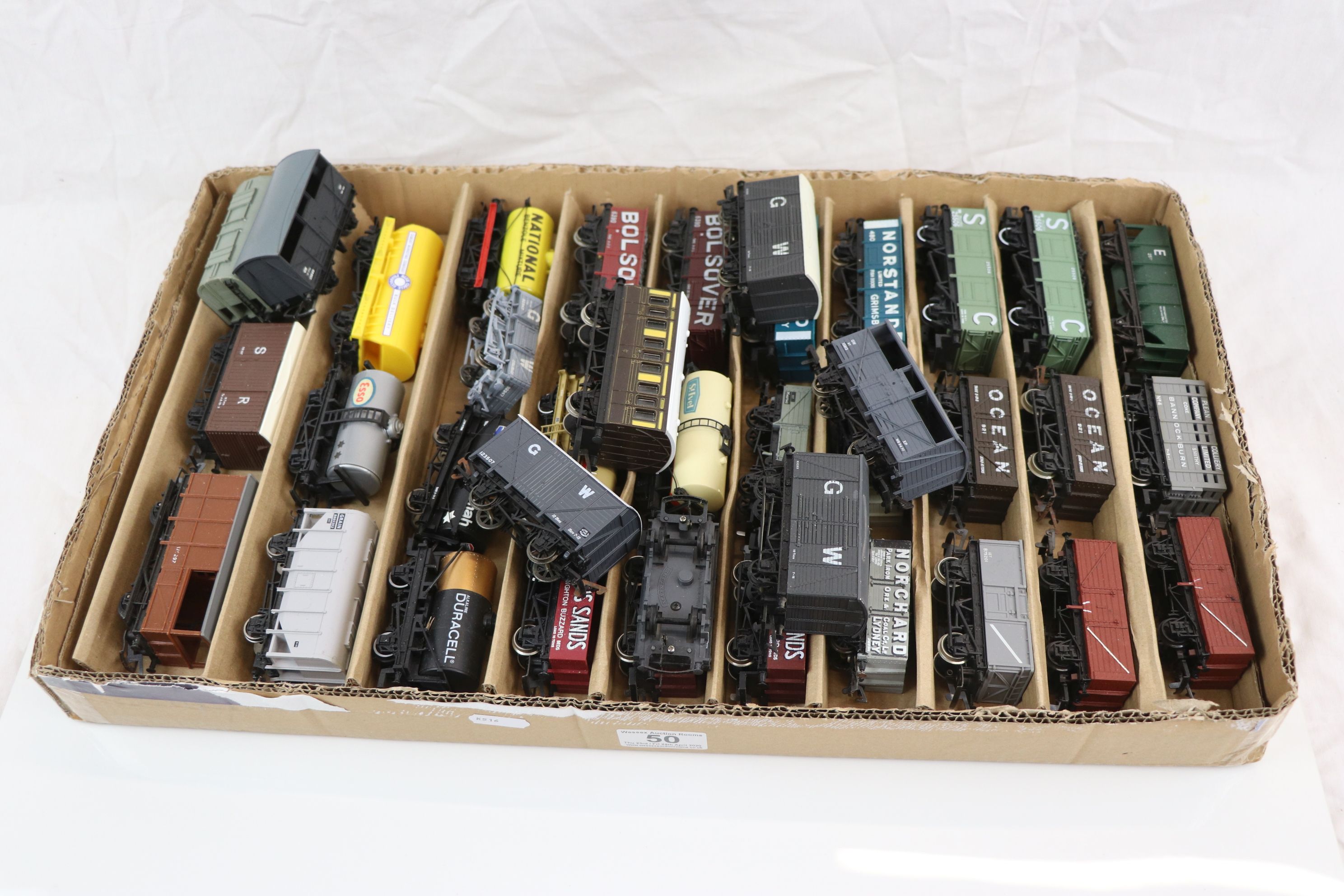 38 Items of 00 gauge rolling stock to include Bachmann, Hornby, Wrenn etc