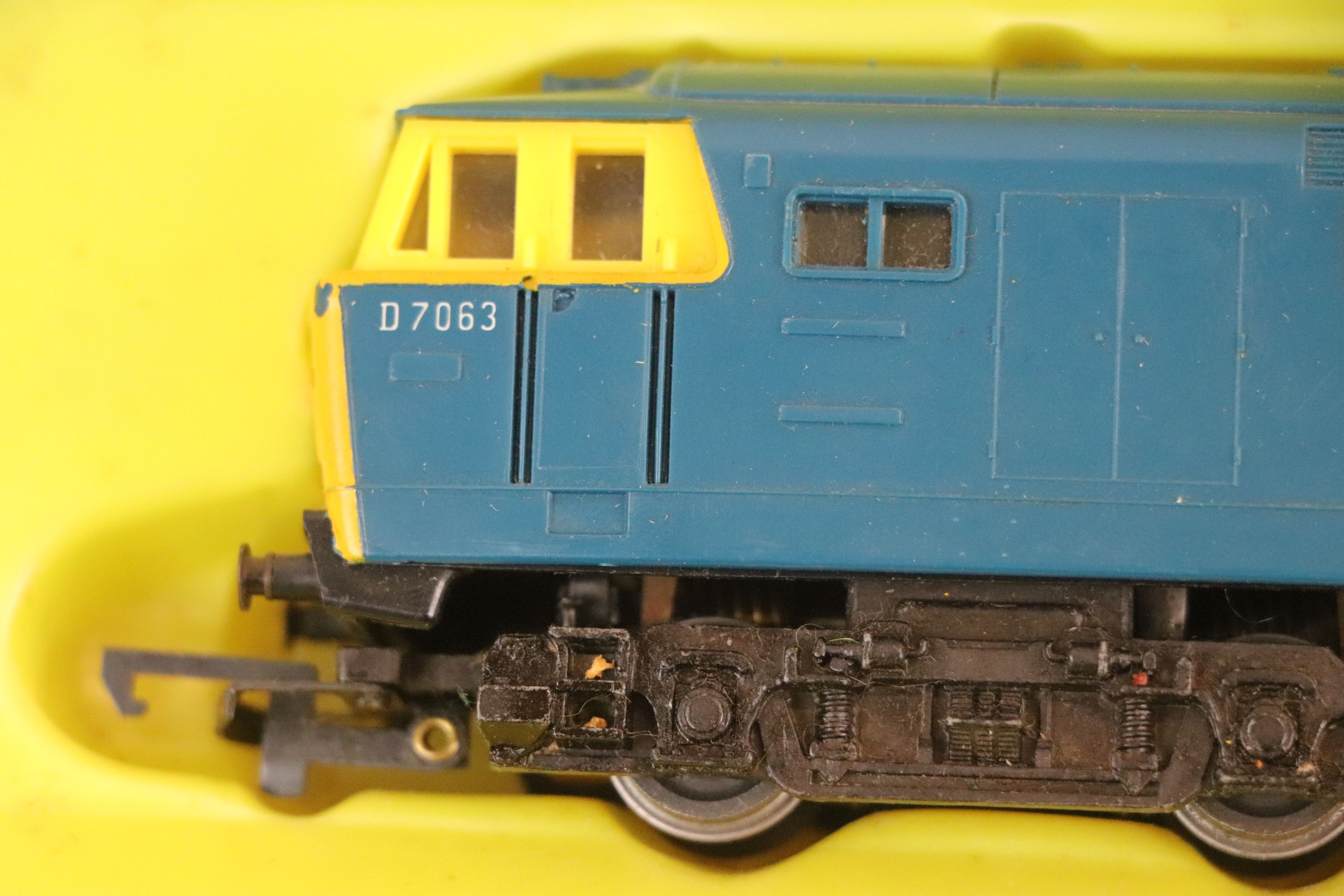 Boxed Hornby OO gauge R758 BR Hymek Diesel Hydraulic Locomotive plus a boxed Hornby OO gauge R739 - Image 8 of 9