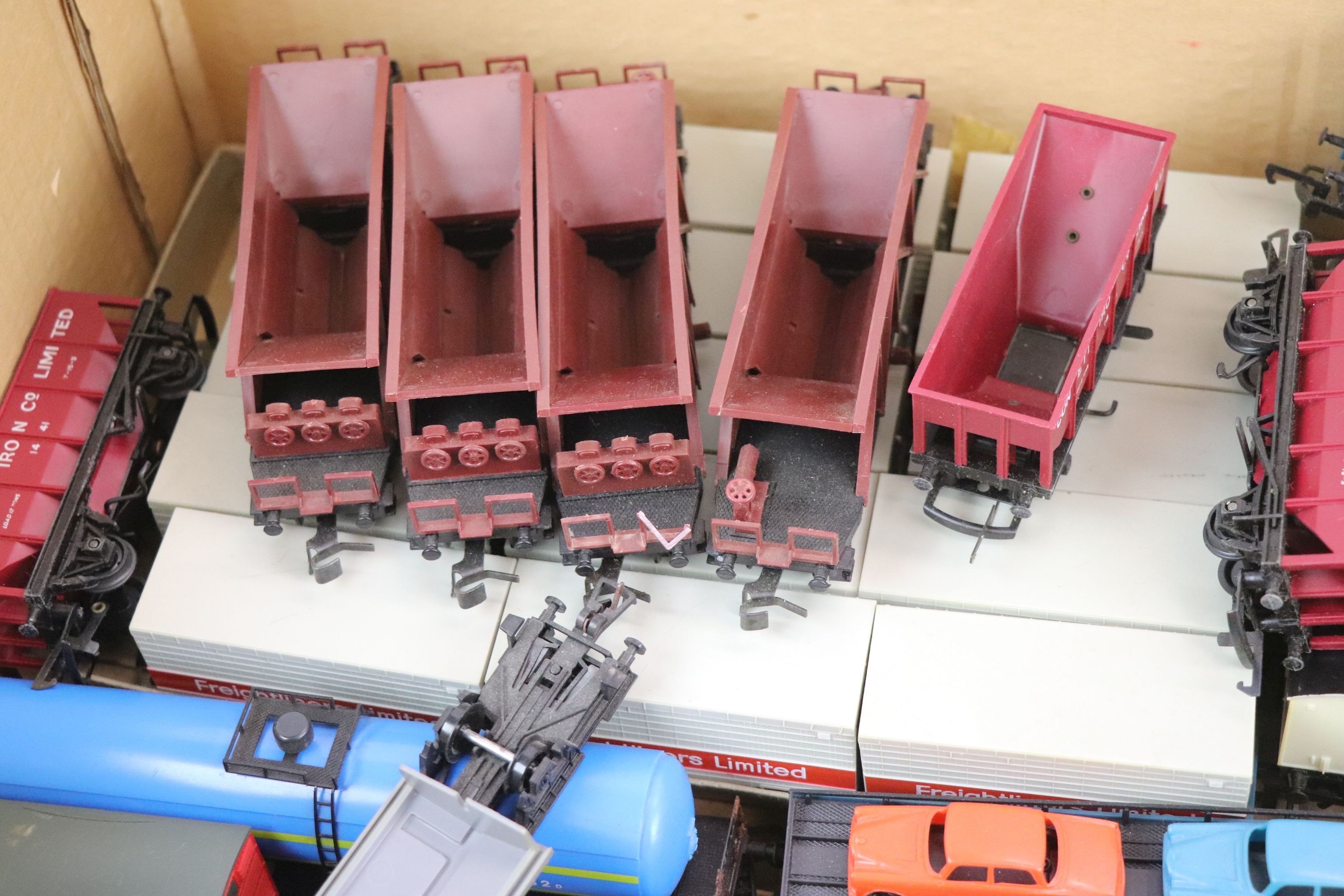38 OO gauge items of rolling stock to include Jouef, Wrenn, Lima, Hornby etc - Image 3 of 7